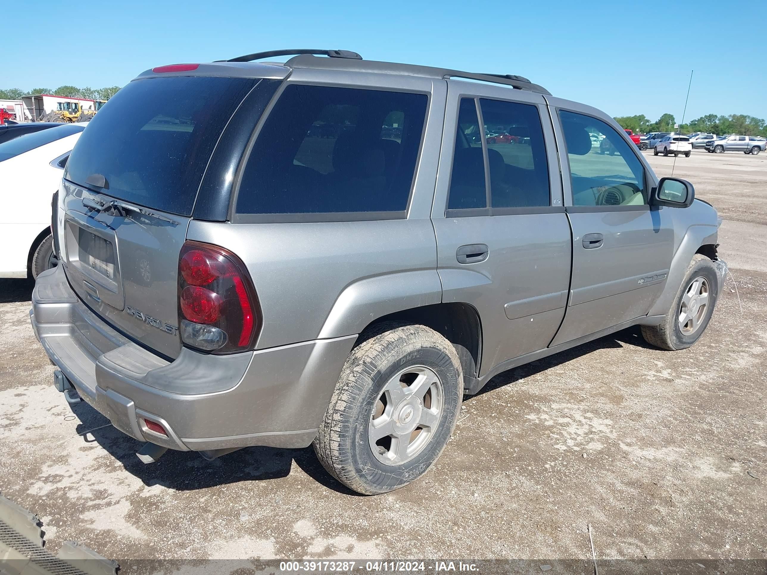 Photo 3 VIN: 1GNDS13S522430040 - CHEVROLET TRAILBLAZER 