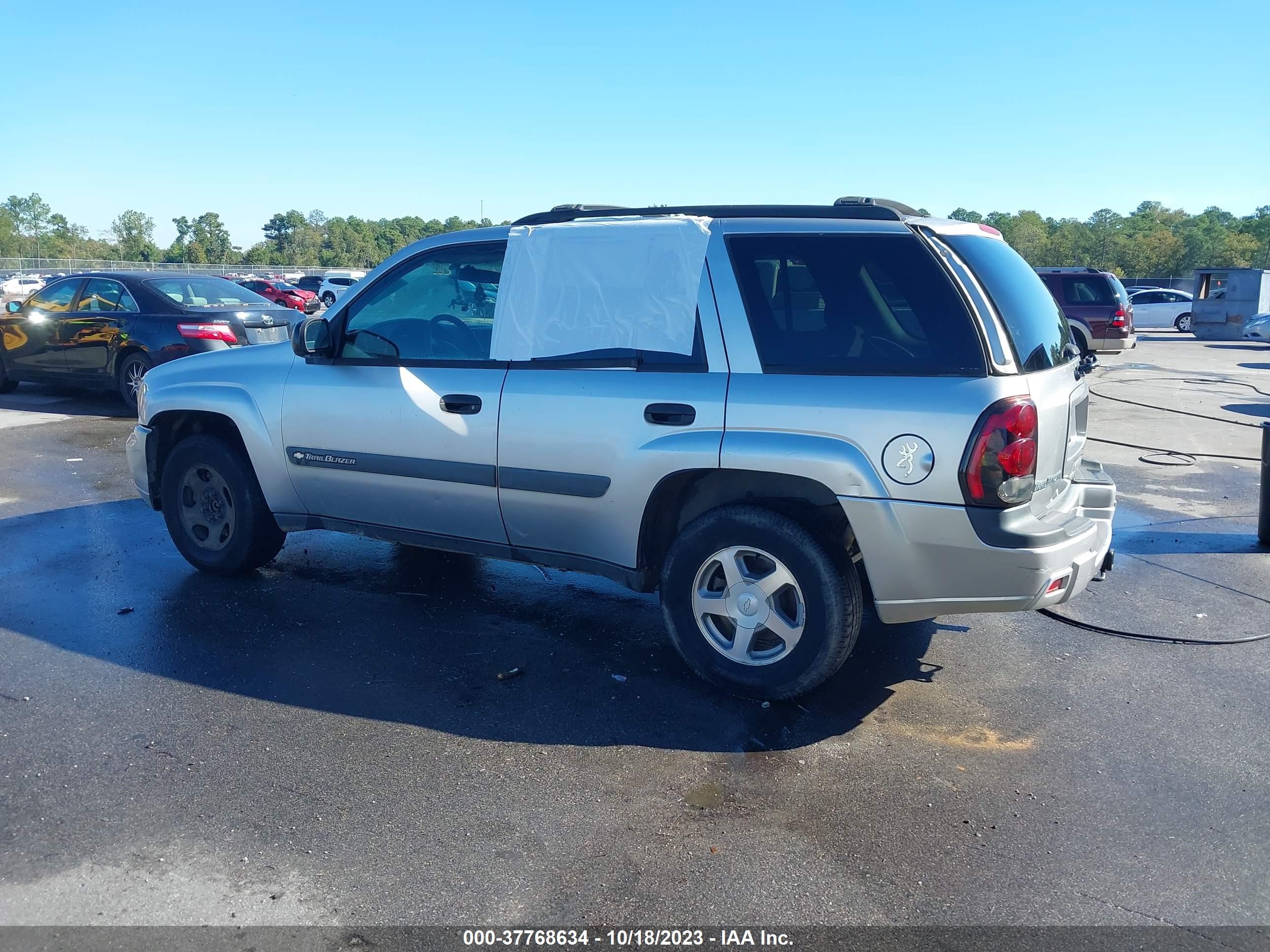 Photo 2 VIN: 1GNDS13S542132848 - CHEVROLET TRAILBLAZER 