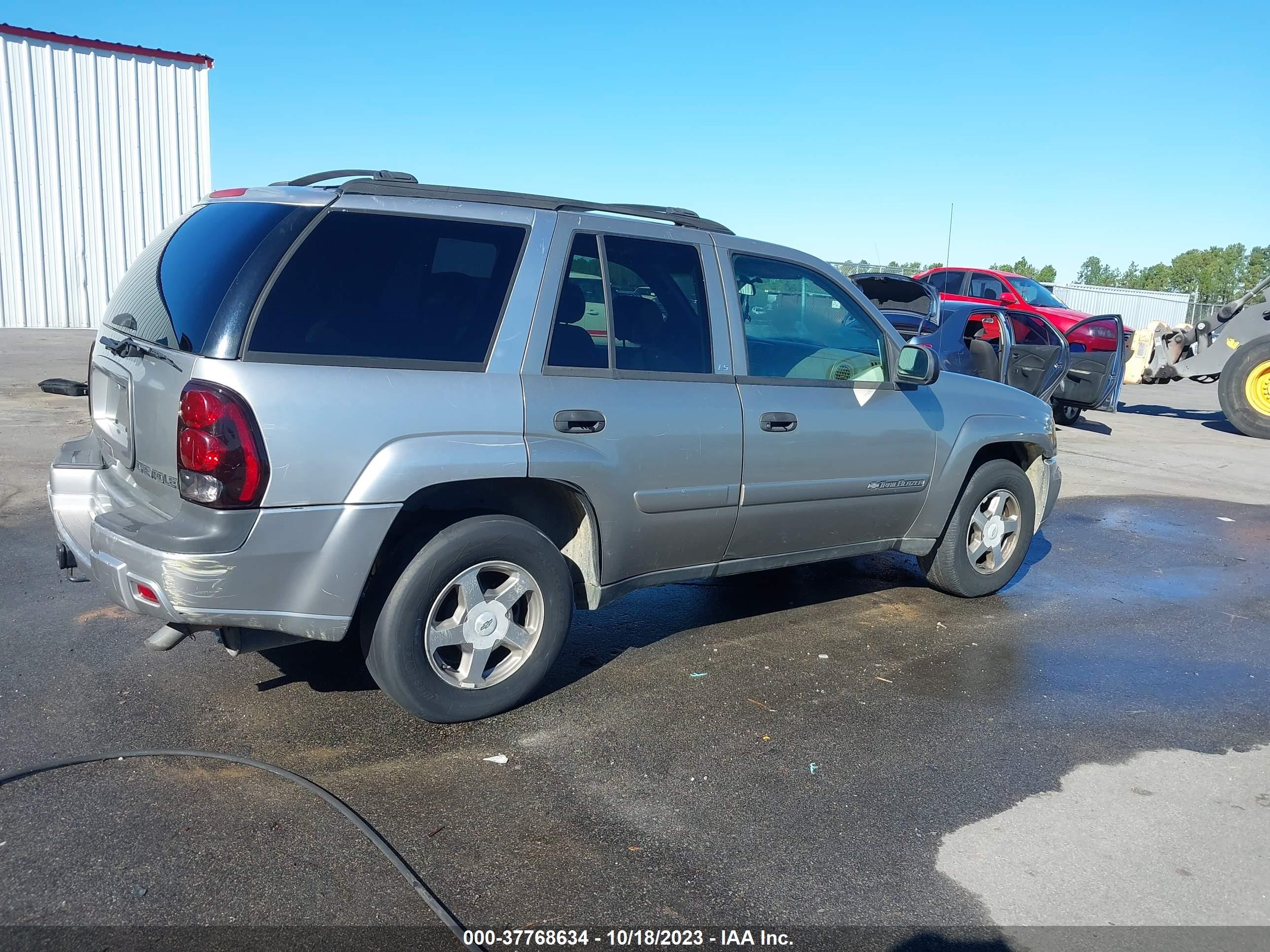 Photo 3 VIN: 1GNDS13S542132848 - CHEVROLET TRAILBLAZER 