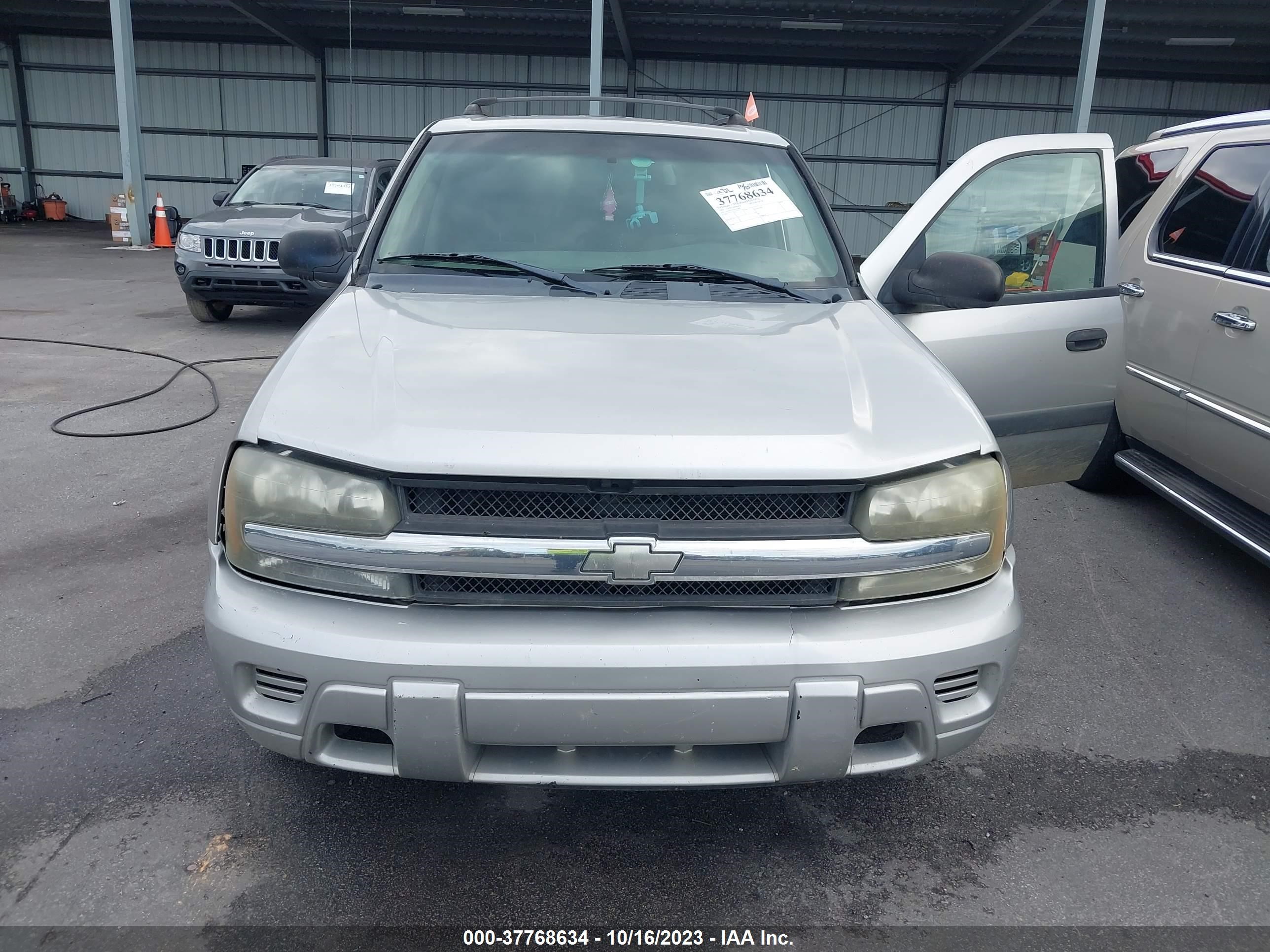 Photo 5 VIN: 1GNDS13S542132848 - CHEVROLET TRAILBLAZER 