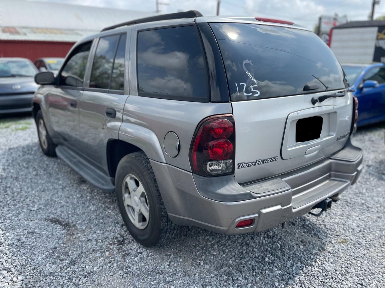 Photo 2 VIN: 1GNDS13S552389591 - CHEVROLET TRAILBLAZER 