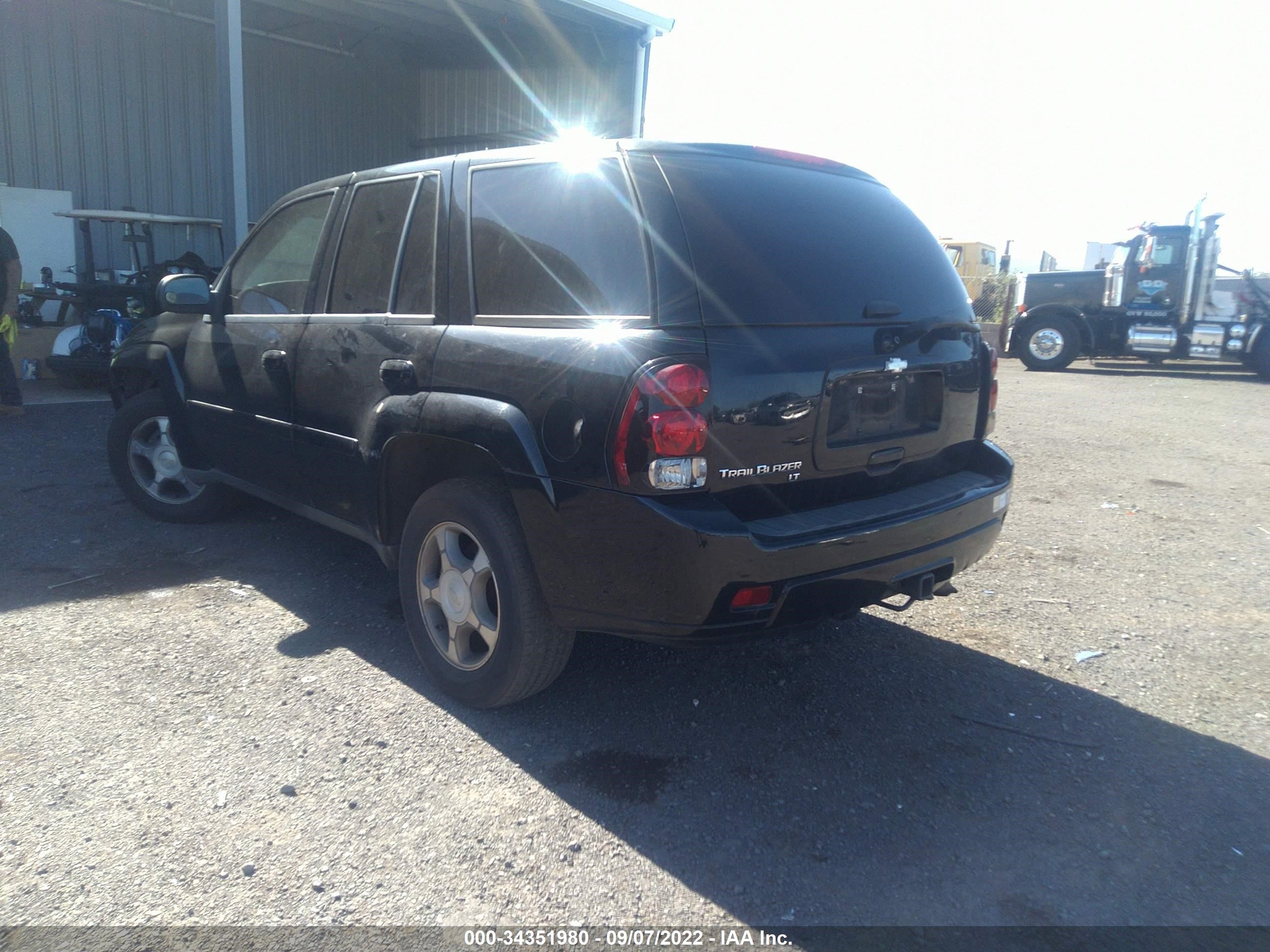 Photo 2 VIN: 1GNDS13S582201950 - CHEVROLET TRAILBLAZER 