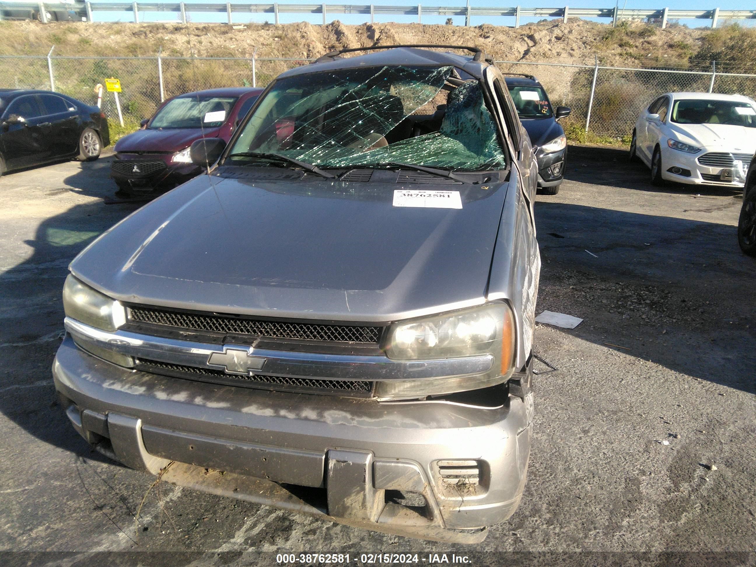 Photo 5 VIN: 1GNDS13S622189606 - CHEVROLET TRAILBLAZER 