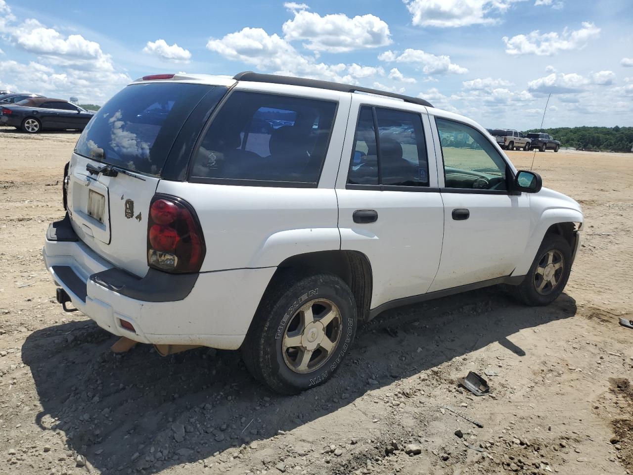 Photo 2 VIN: 1GNDS13S662120484 - CHEVROLET TRAILBLAZER 