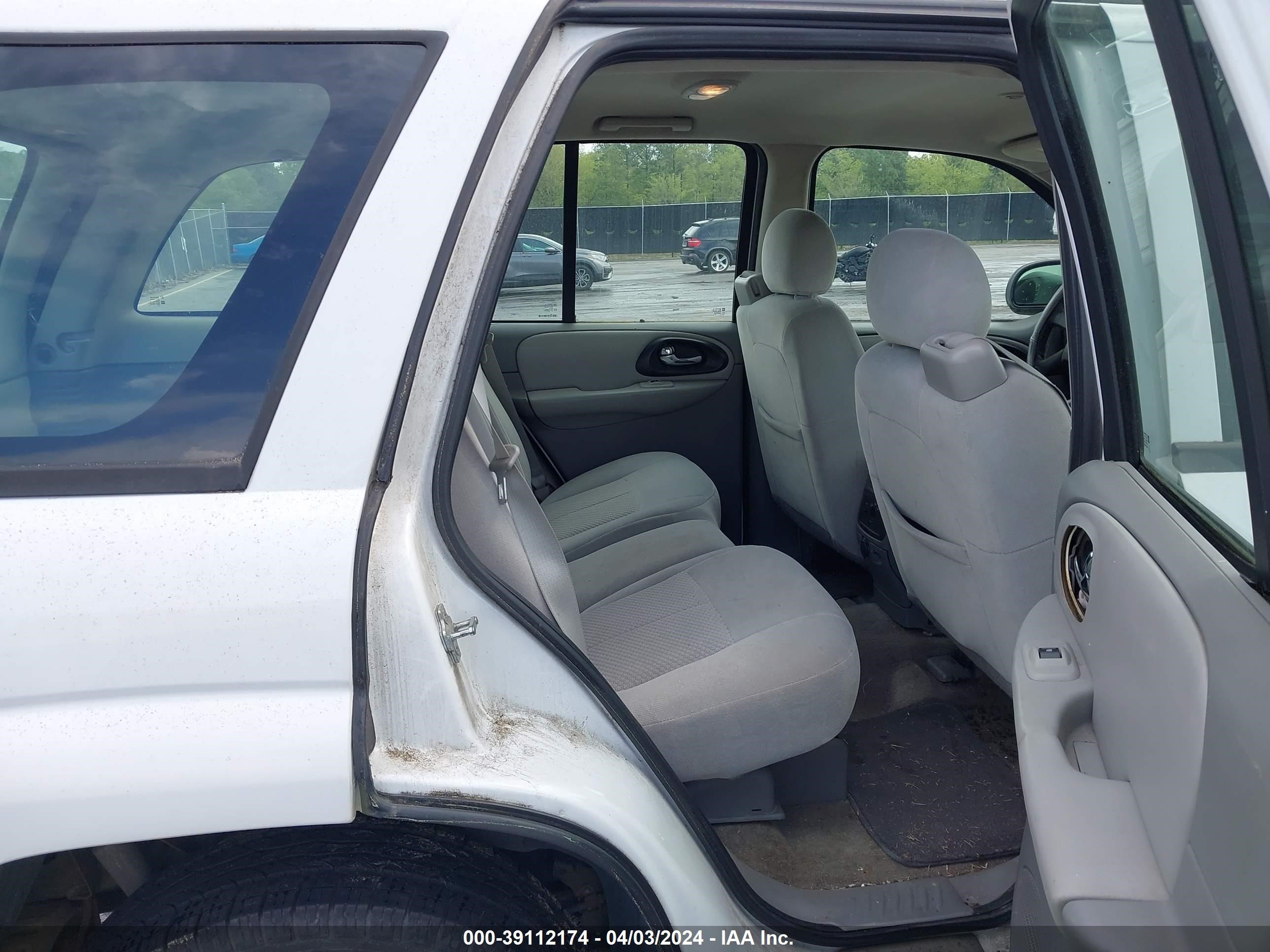 Photo 7 VIN: 1GNDS13S672268846 - CHEVROLET TRAILBLAZER 