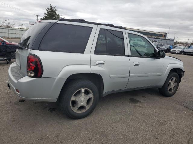 Photo 2 VIN: 1GNDS13S682193860 - CHEVROLET TRAILBLAZE 