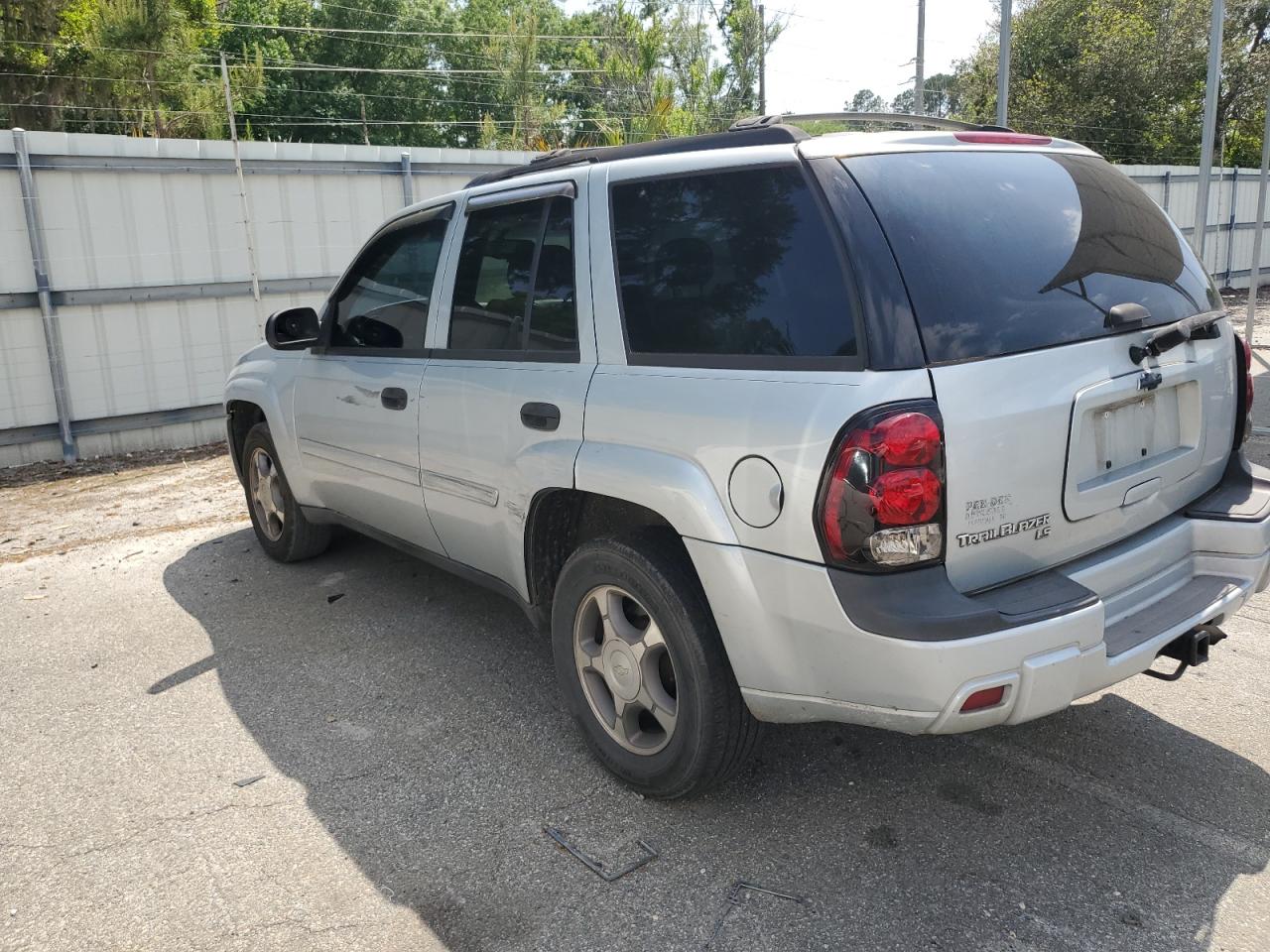 Photo 1 VIN: 1GNDS13S682246508 - CHEVROLET TRAILBLAZER 