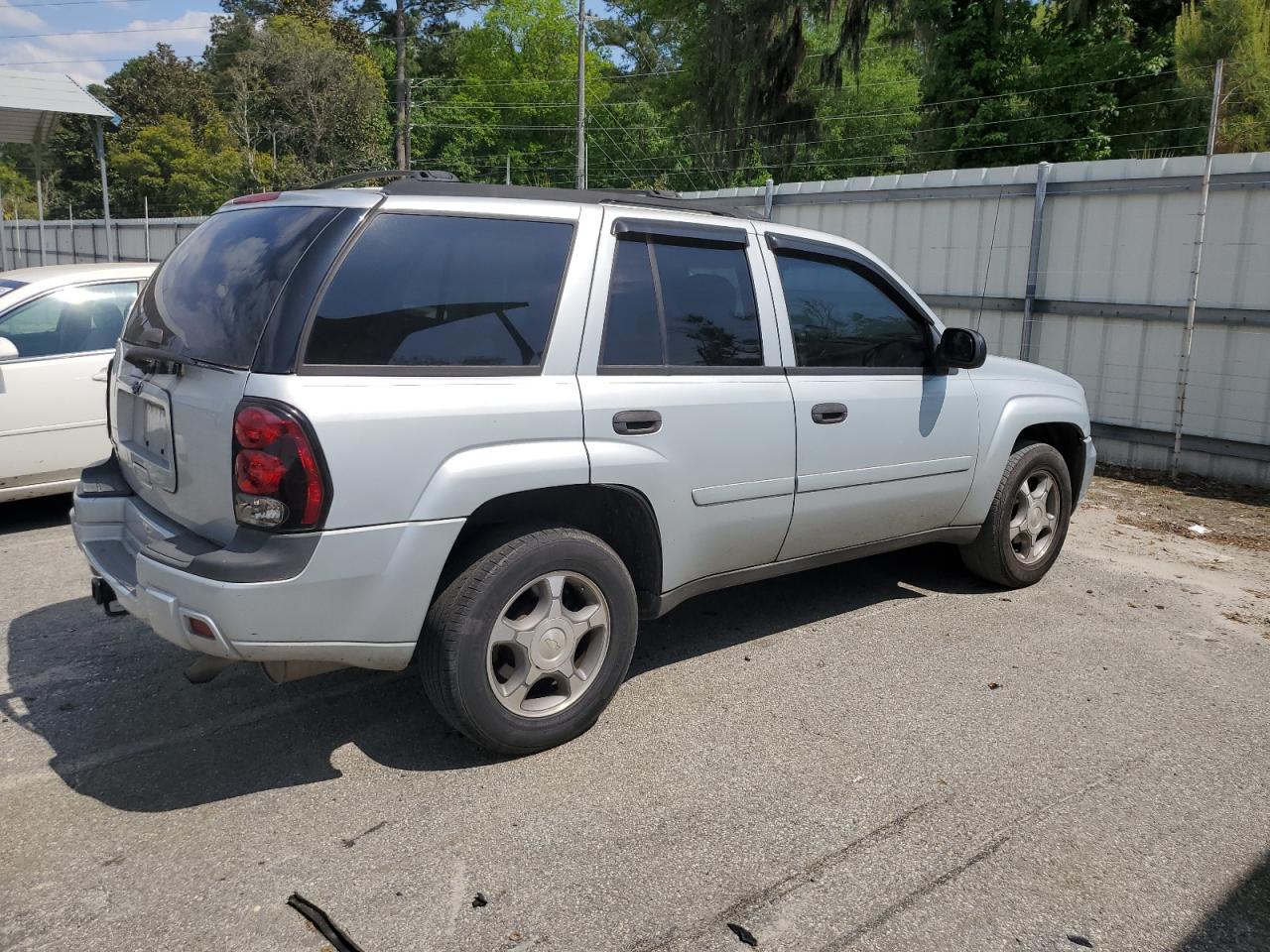 Photo 2 VIN: 1GNDS13S682246508 - CHEVROLET TRAILBLAZER 