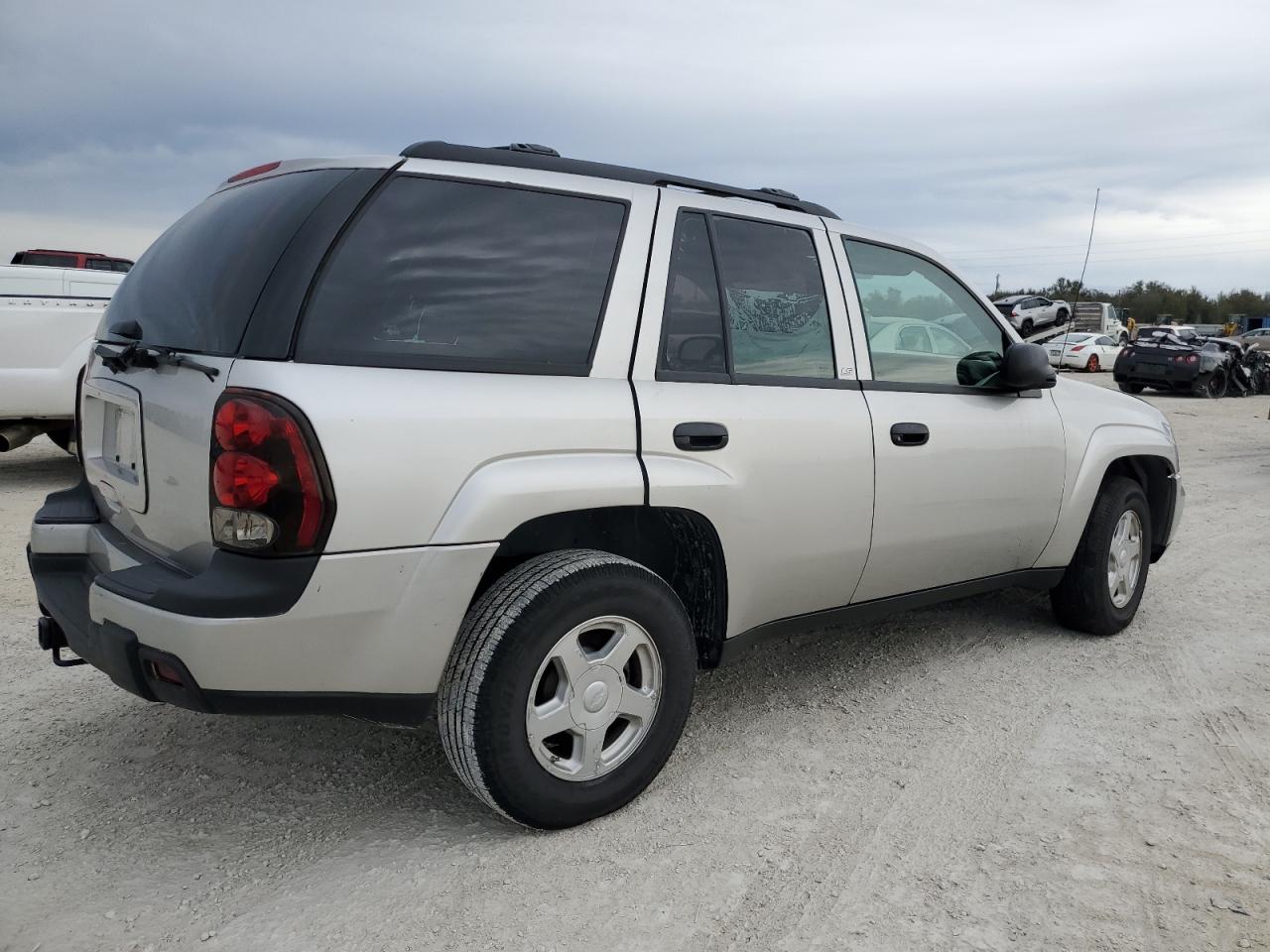 Photo 2 VIN: 1GNDS13S742302403 - CHEVROLET TRAILBLAZER 