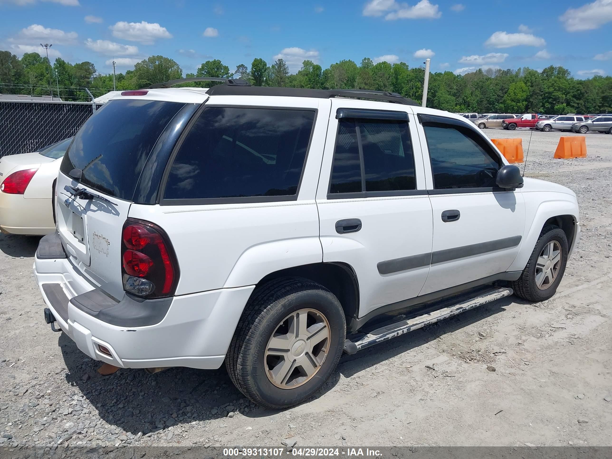 Photo 3 VIN: 1GNDS13S752332793 - CHEVROLET TRAILBLAZER 