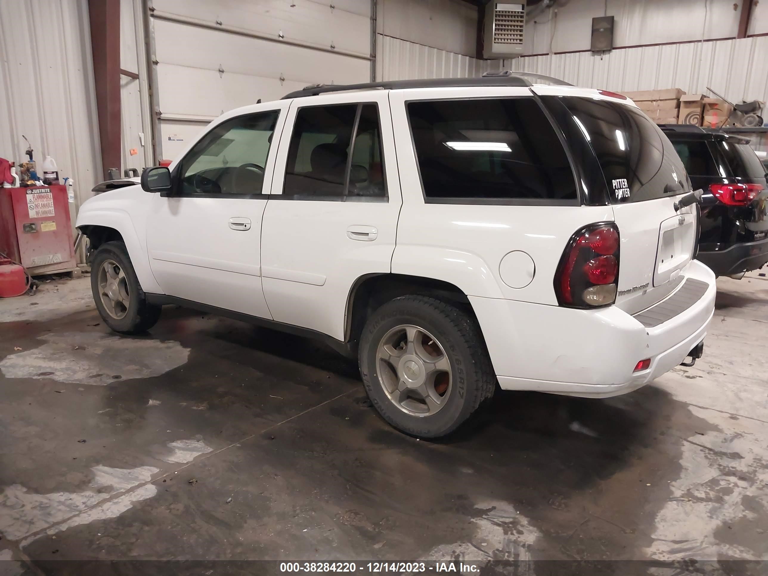 Photo 2 VIN: 1GNDS13S782113255 - CHEVROLET TRAILBLAZER 