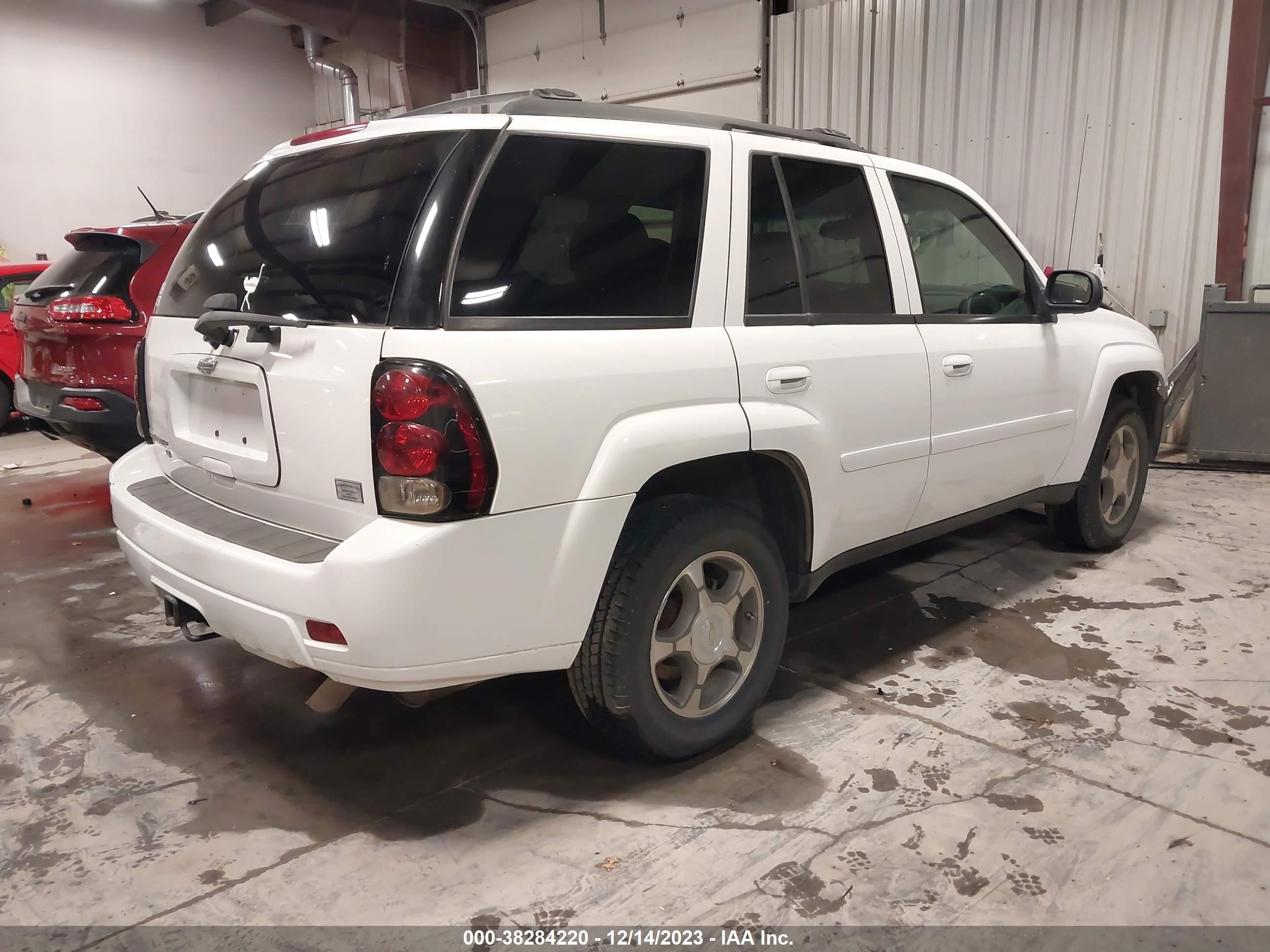 Photo 3 VIN: 1GNDS13S782113255 - CHEVROLET TRAILBLAZER 