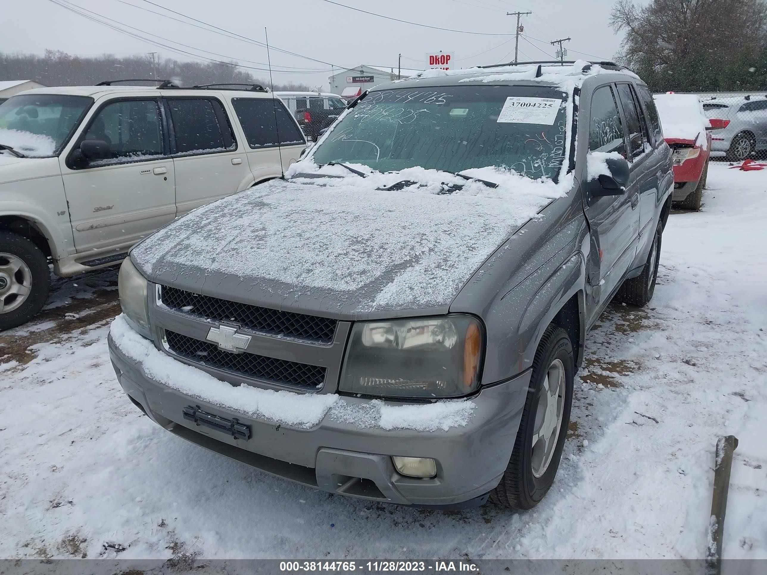 Photo 1 VIN: 1GNDS13S782114552 - CHEVROLET TRAILBLAZER 