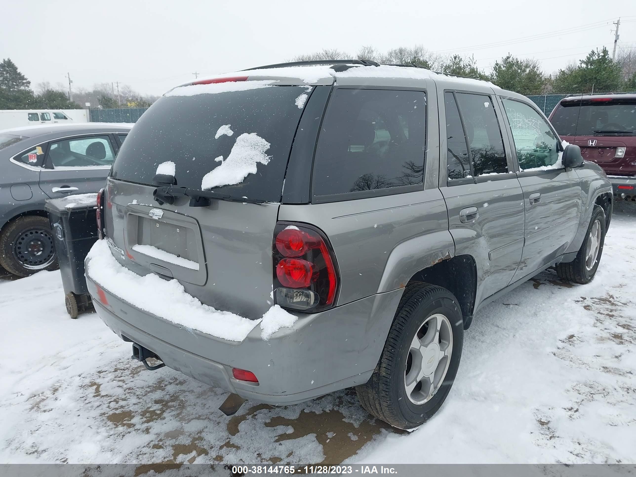 Photo 3 VIN: 1GNDS13S782114552 - CHEVROLET TRAILBLAZER 