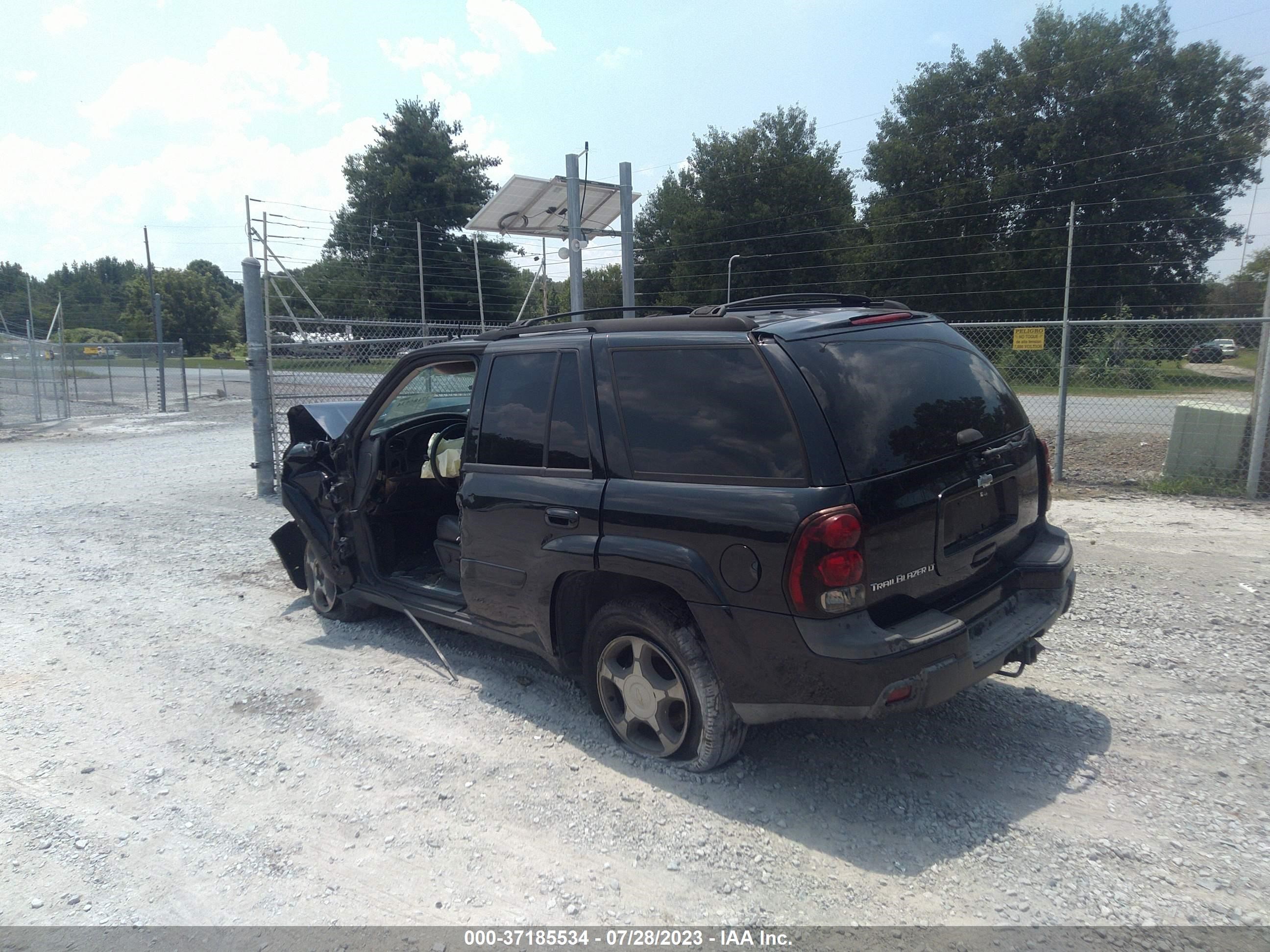 Photo 2 VIN: 1GNDS13S852213666 - CHEVROLET TRAILBLAZER 