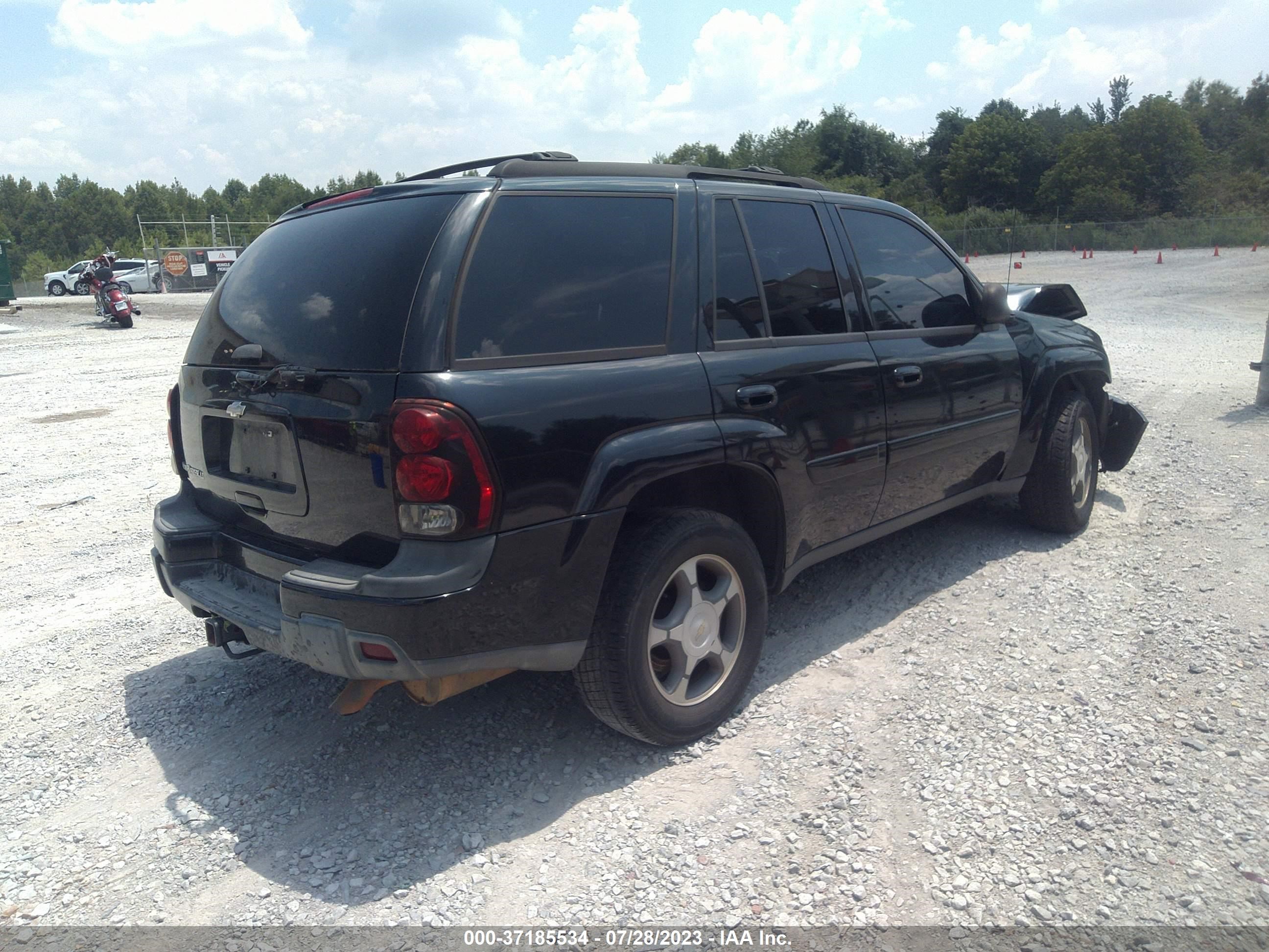 Photo 3 VIN: 1GNDS13S852213666 - CHEVROLET TRAILBLAZER 