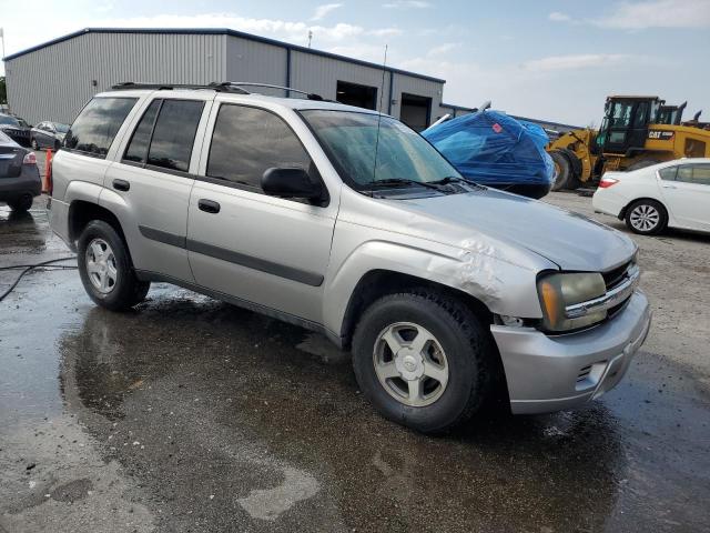 Photo 3 VIN: 1GNDS13S852233755 - CHEVROLET TRAILBLZR 