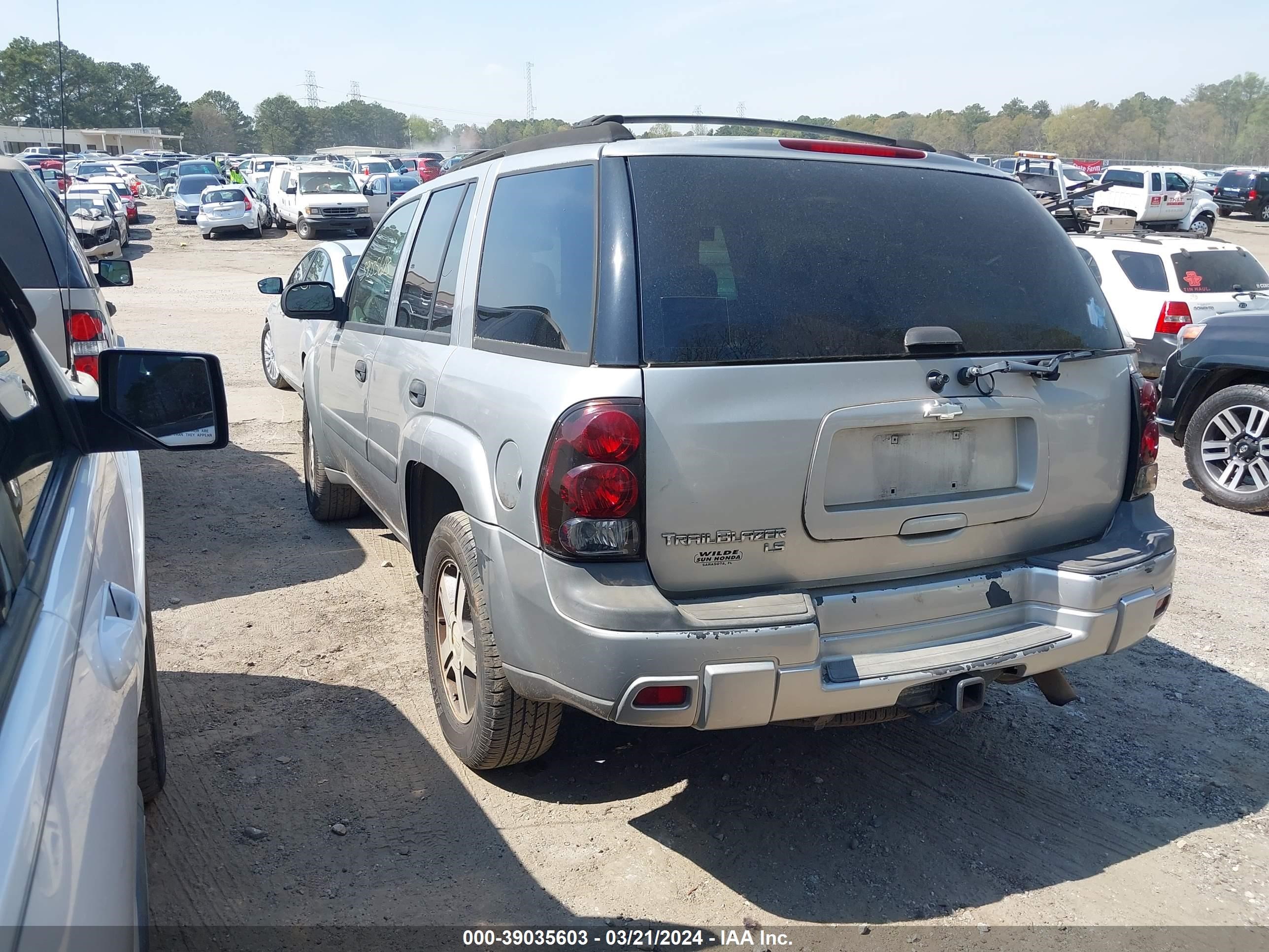 Photo 2 VIN: 1GNDS13S852253665 - CHEVROLET TRAILBLAZER 