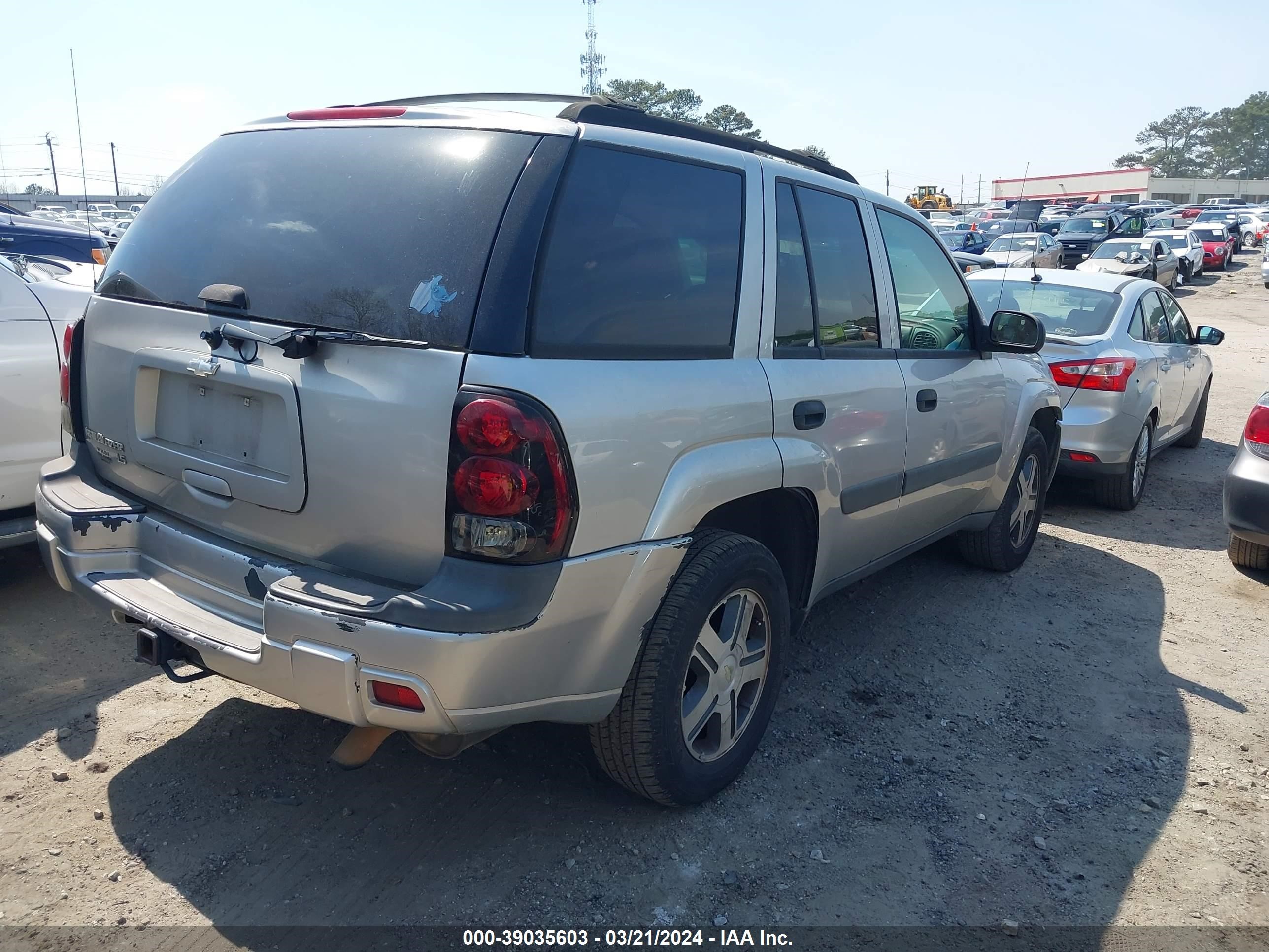 Photo 3 VIN: 1GNDS13S852253665 - CHEVROLET TRAILBLAZER 