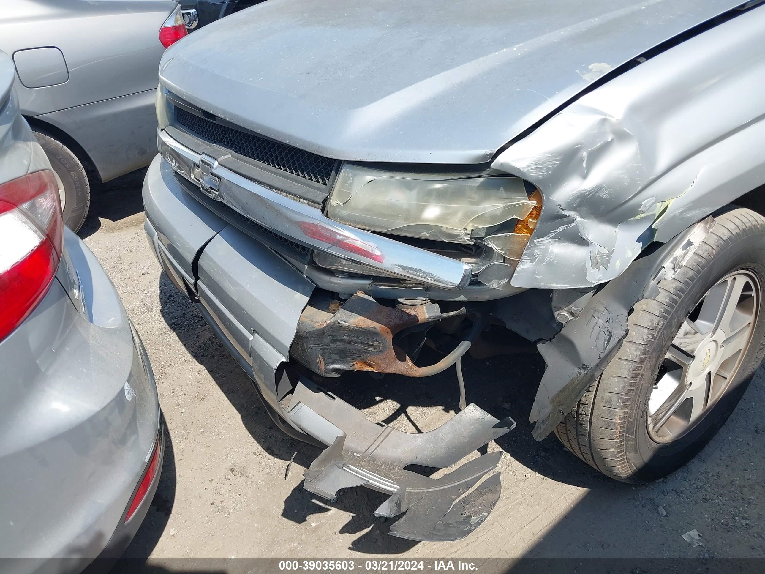 Photo 5 VIN: 1GNDS13S852253665 - CHEVROLET TRAILBLAZER 