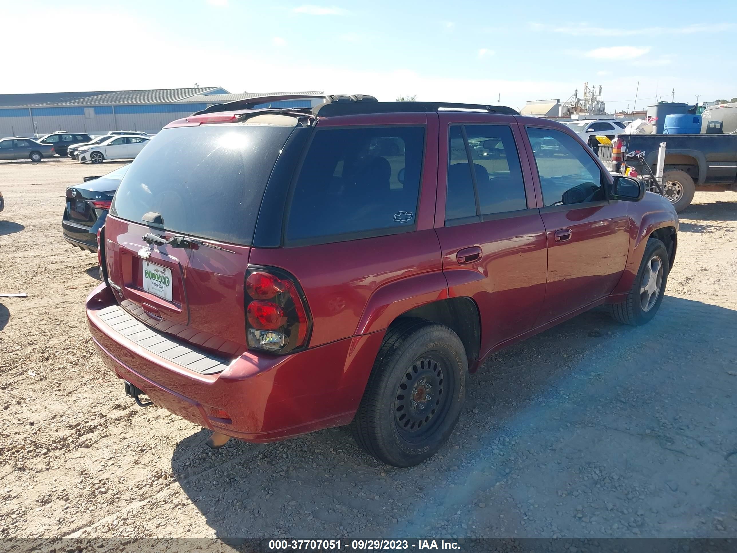 Photo 3 VIN: 1GNDS13S862125749 - CHEVROLET TRAILBLAZER 