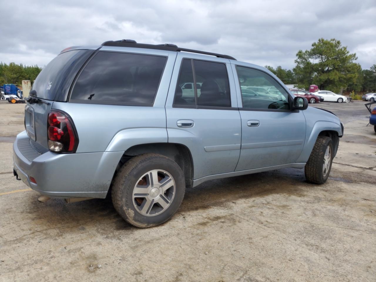 Photo 2 VIN: 1GNDS13S862324932 - CHEVROLET TRAILBLAZER 