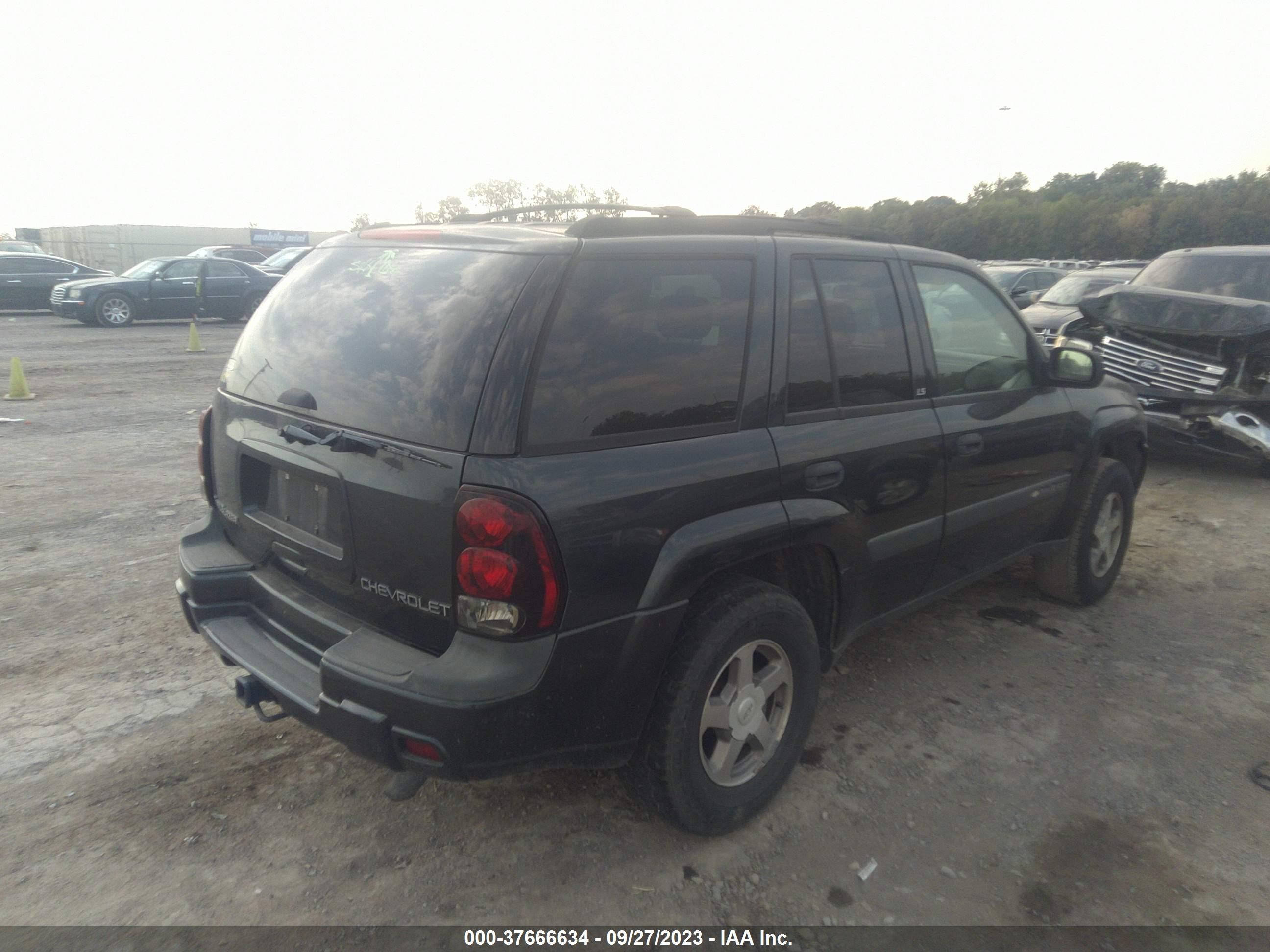 Photo 3 VIN: 1GNDS13S942357340 - CHEVROLET TRAILBLAZER 