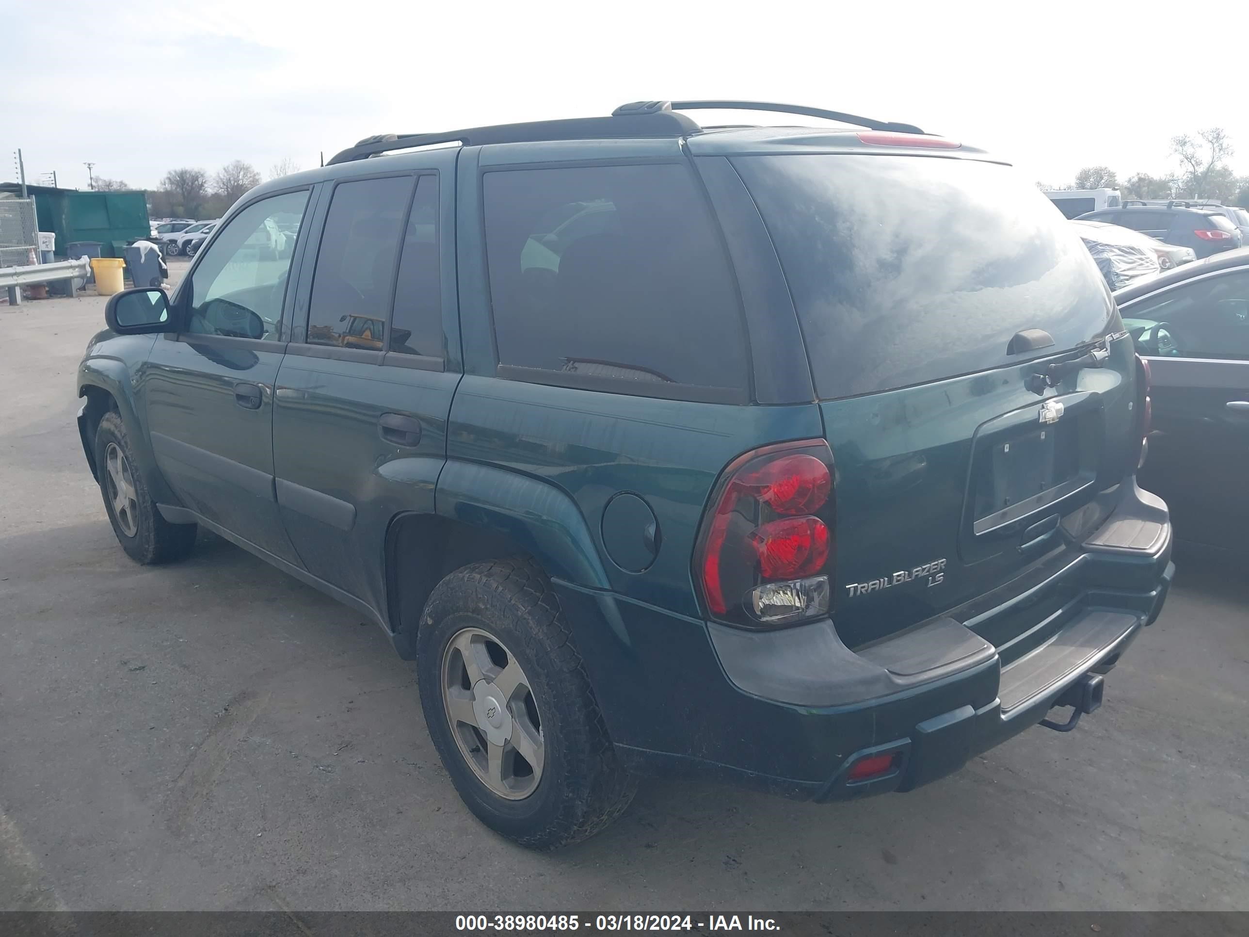 Photo 2 VIN: 1GNDS13S952312304 - CHEVROLET TRAILBLAZER 