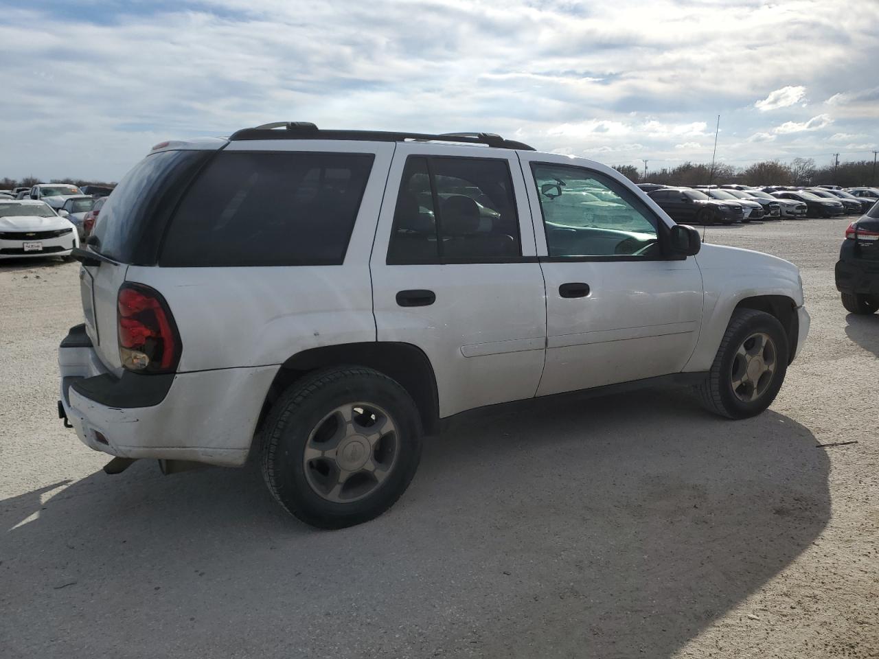 Photo 2 VIN: 1GNDS13S972116284 - CHEVROLET TRAILBLAZER 