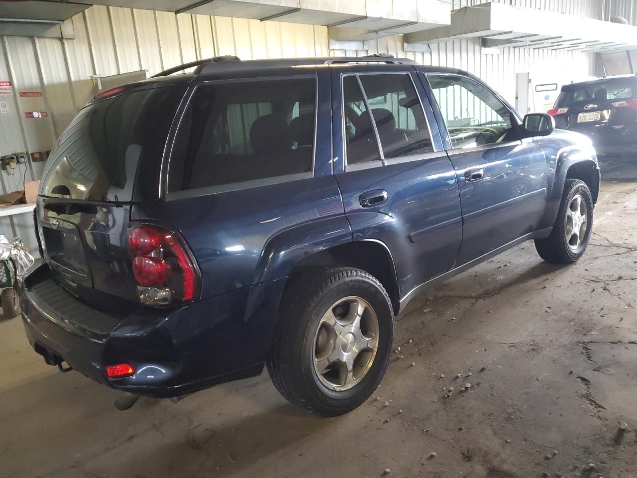 Photo 2 VIN: 1GNDS13S982165003 - CHEVROLET TRAILBLAZER 