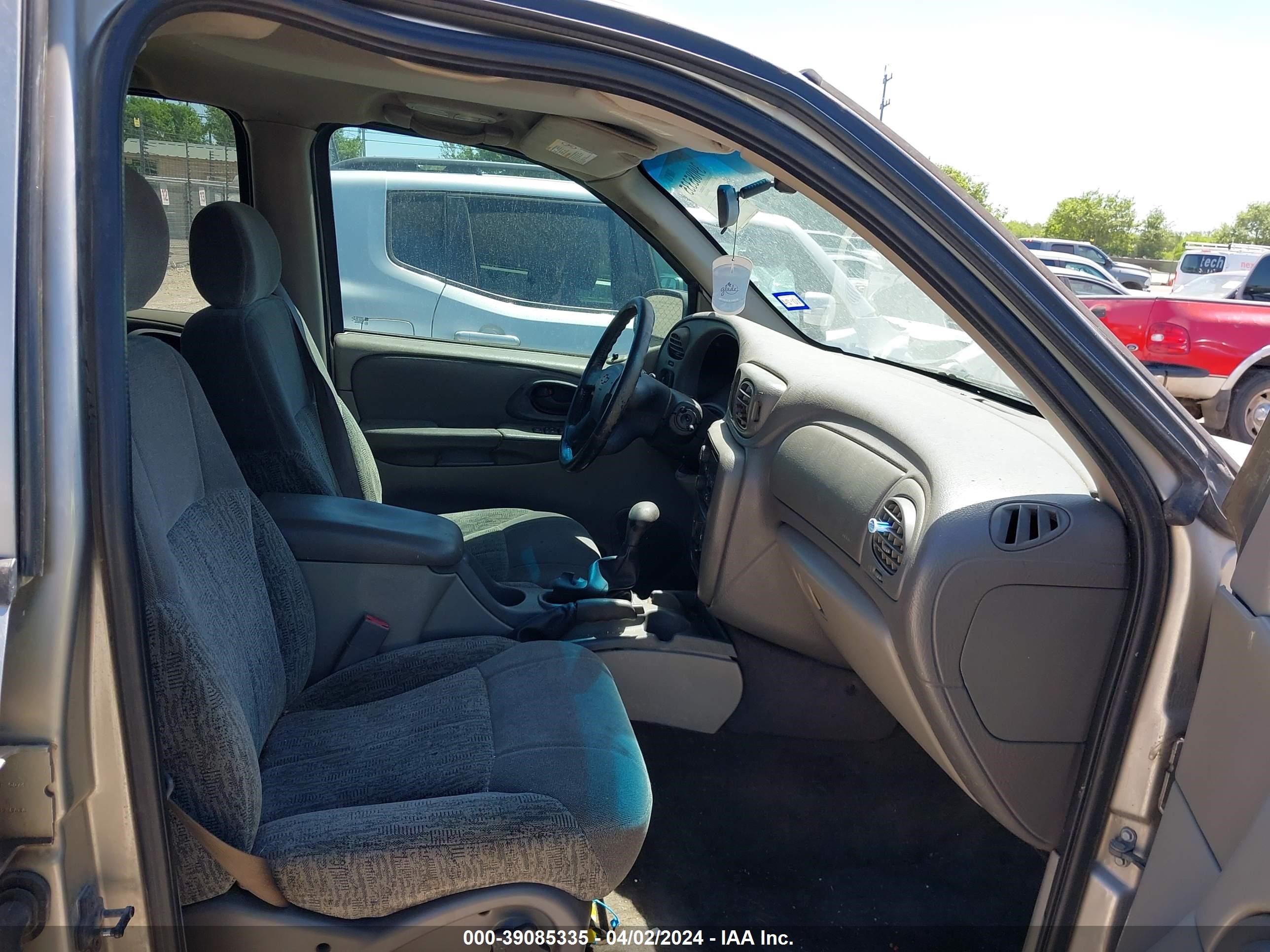 Photo 4 VIN: 1GNDS13SX22431636 - CHEVROLET TRAILBLAZER 