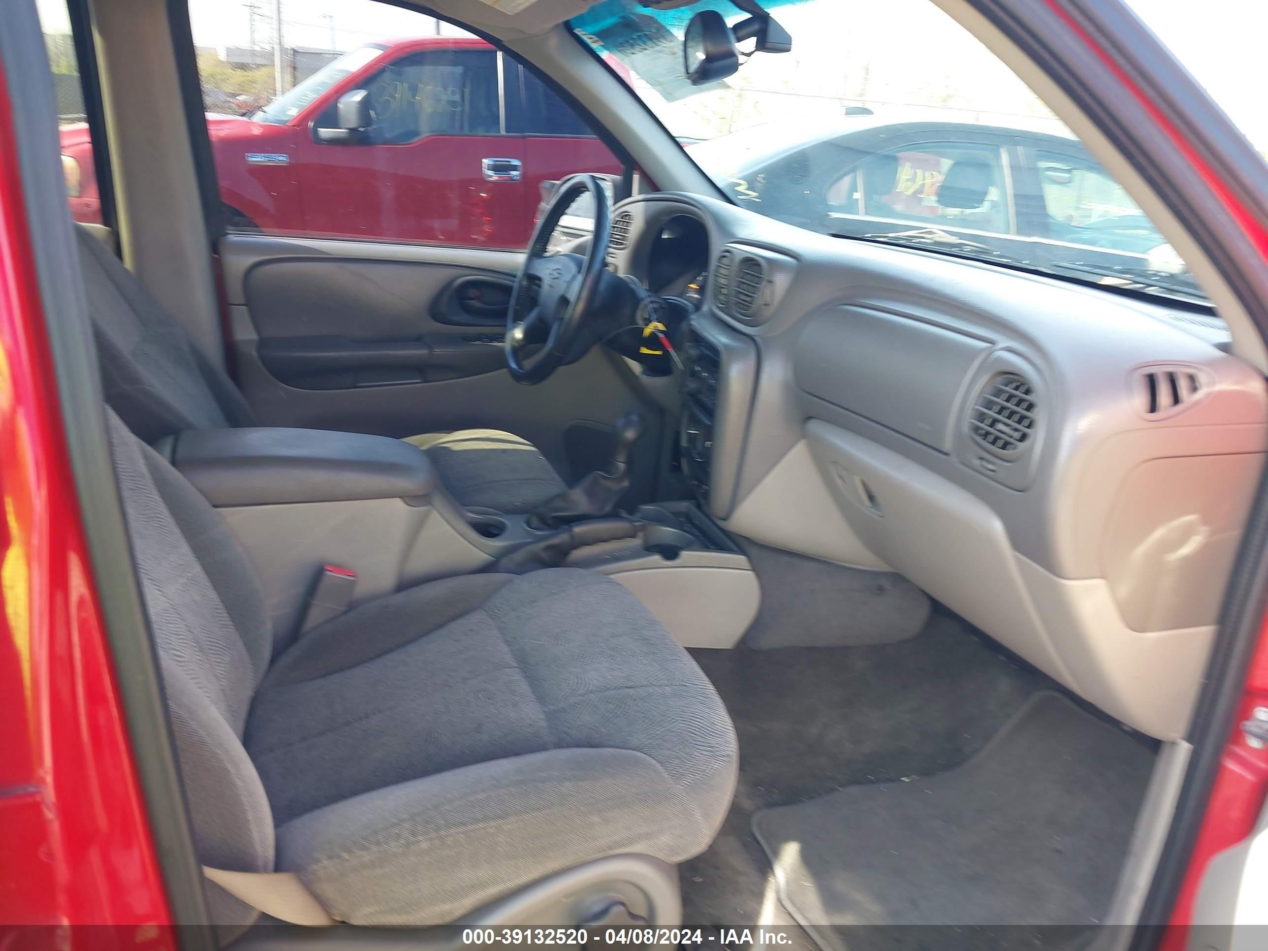 Photo 4 VIN: 1GNDS13SX22482697 - CHEVROLET TRAILBLAZER 