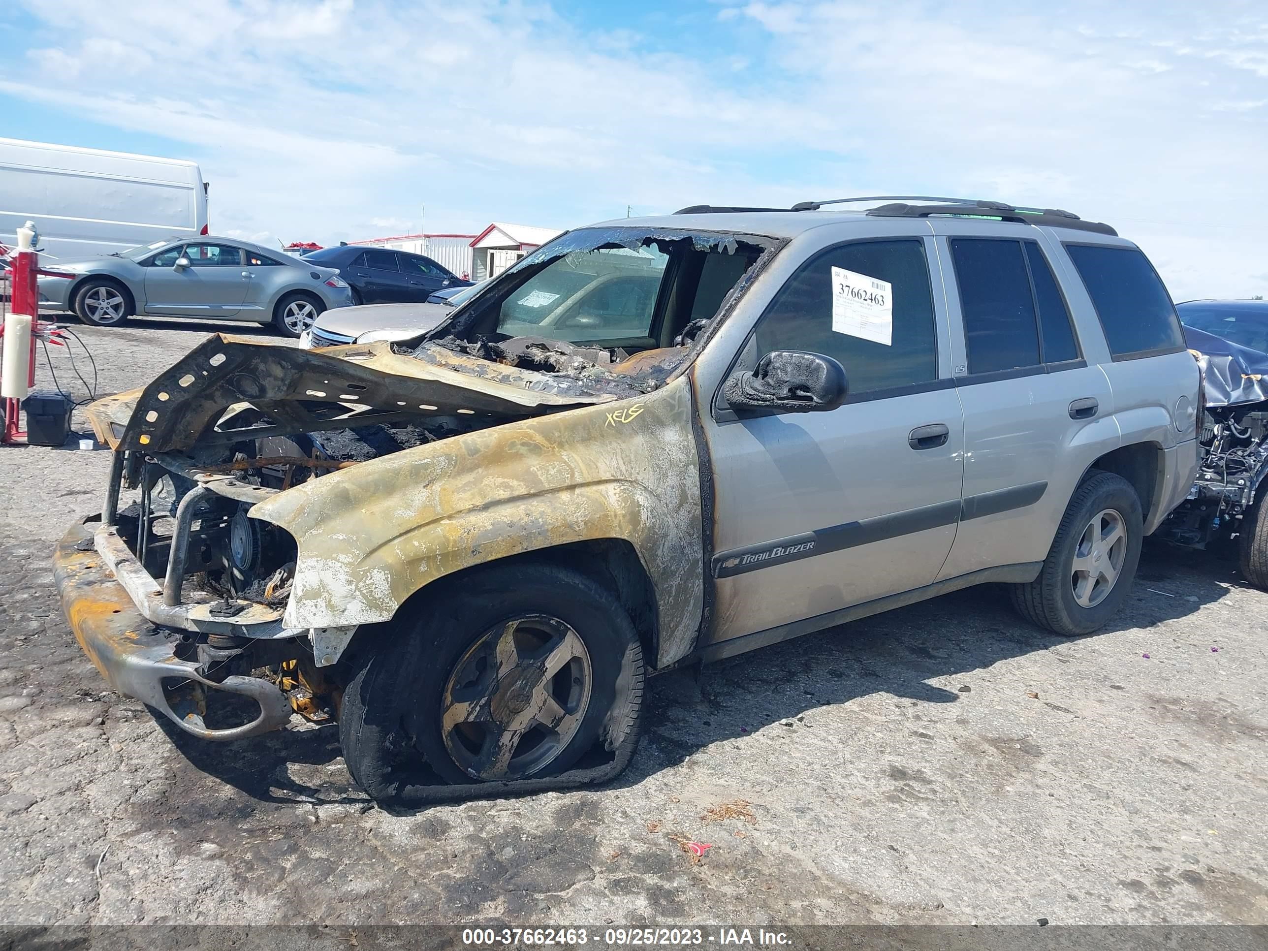 Photo 1 VIN: 1GNDS13SX42127967 - CHEVROLET TRAILBLAZER 