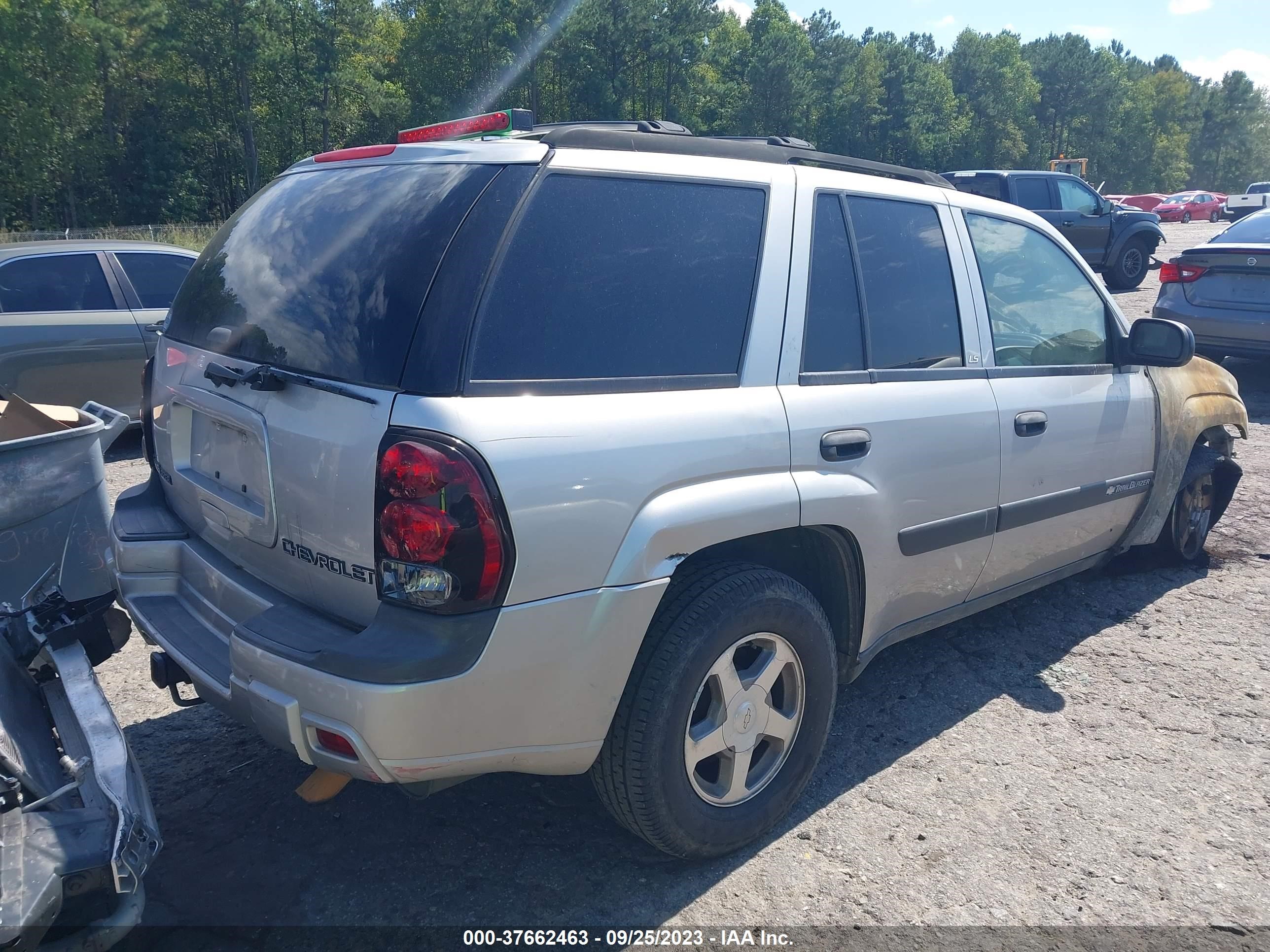 Photo 3 VIN: 1GNDS13SX42127967 - CHEVROLET TRAILBLAZER 