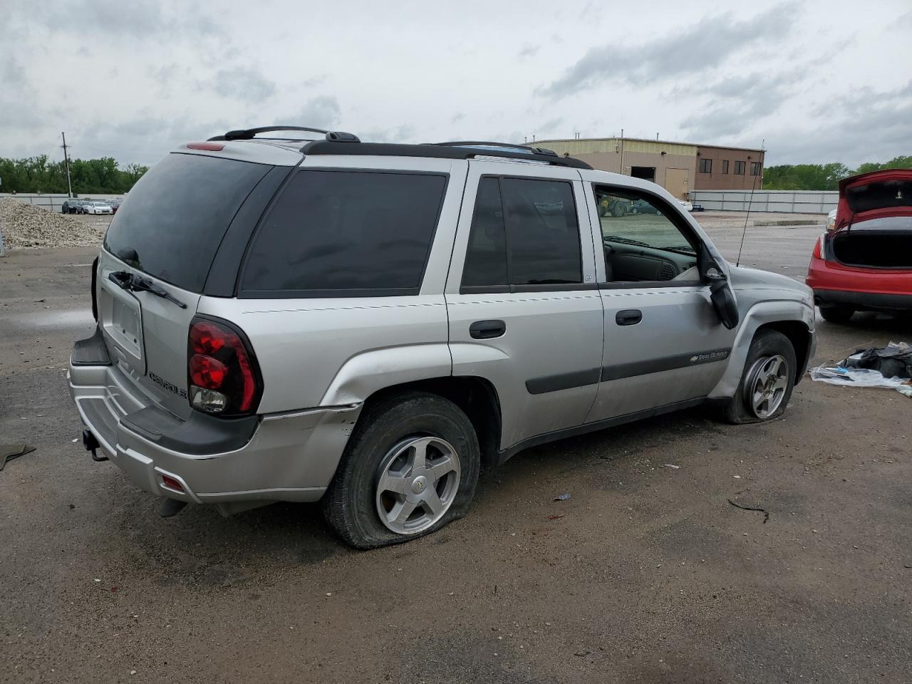 Photo 2 VIN: 1GNDS13SX42430120 - CHEVROLET TRAILBLAZER 