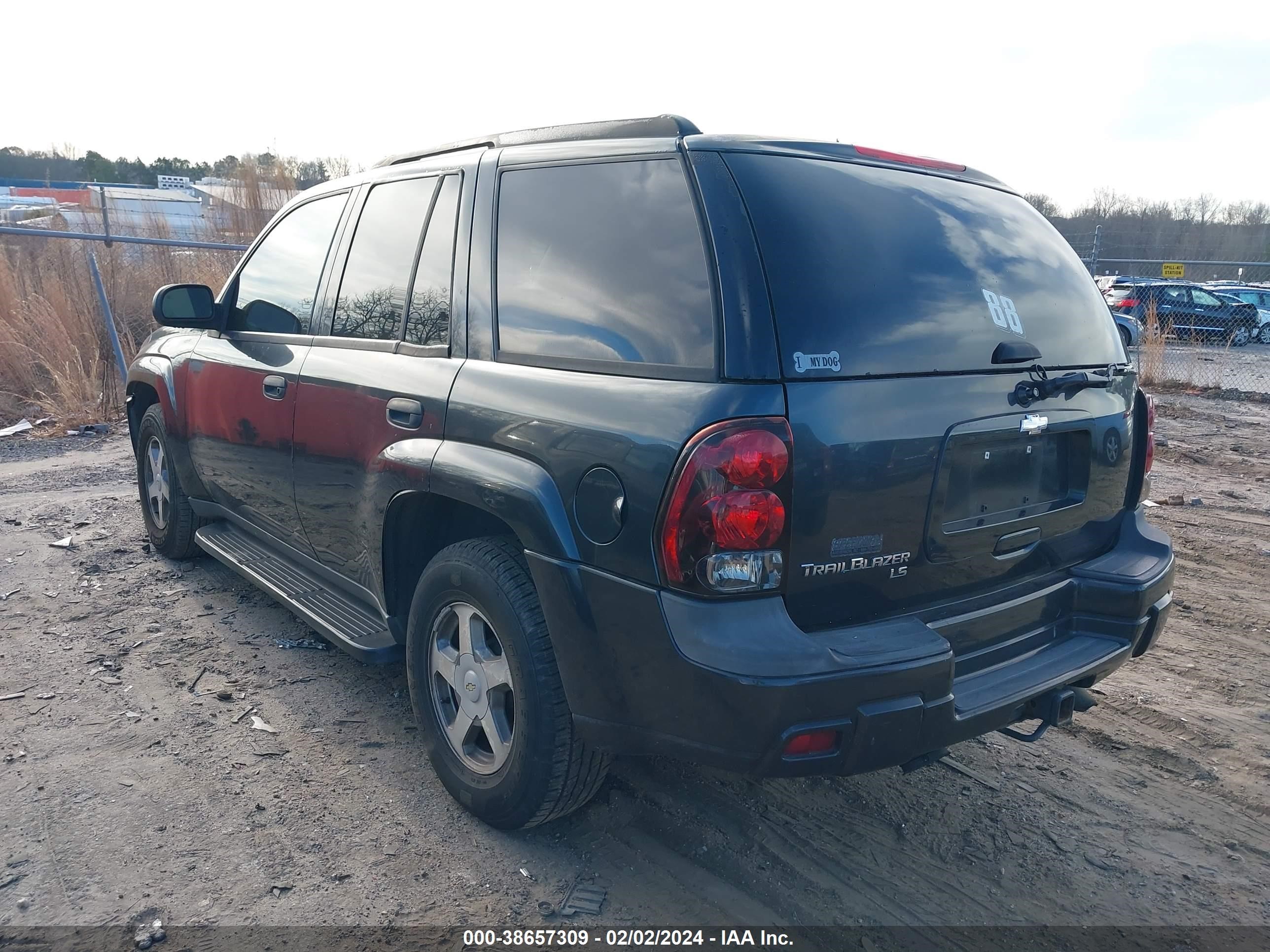 Photo 2 VIN: 1GNDS13SX52264604 - CHEVROLET TRAILBLAZER 