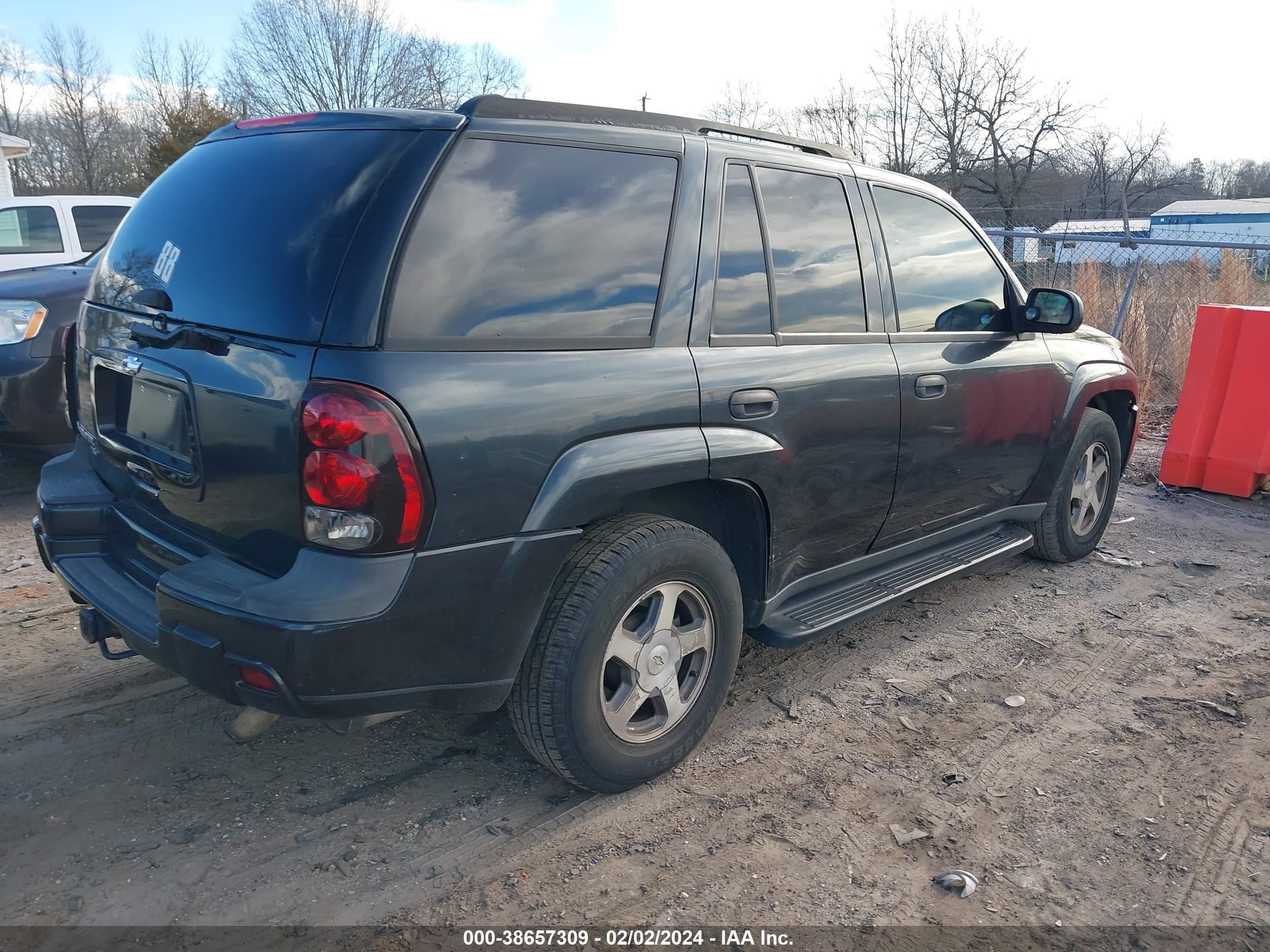 Photo 3 VIN: 1GNDS13SX52264604 - CHEVROLET TRAILBLAZER 