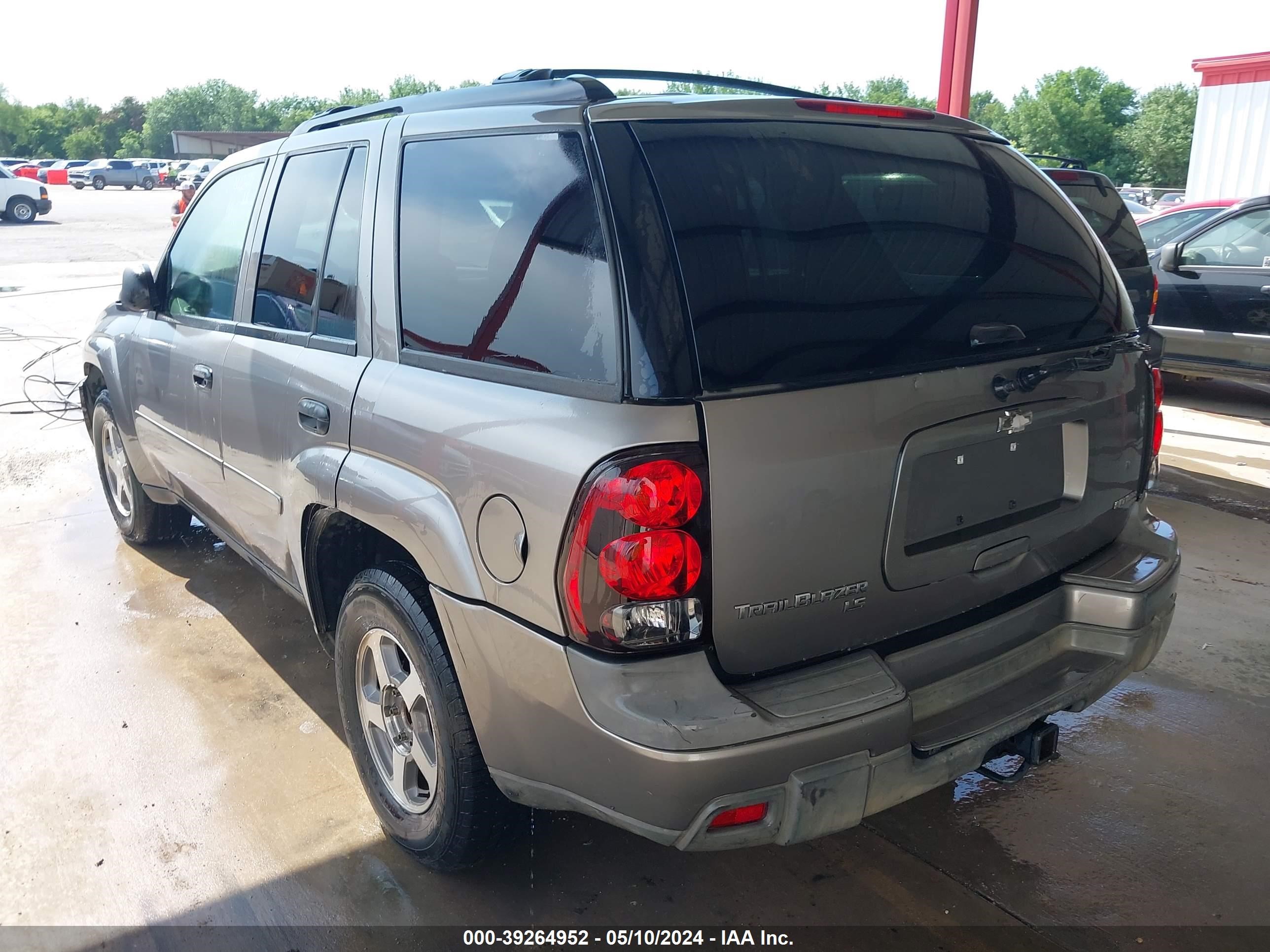 Photo 2 VIN: 1GNDS13SX62189369 - CHEVROLET TRAILBLAZER 