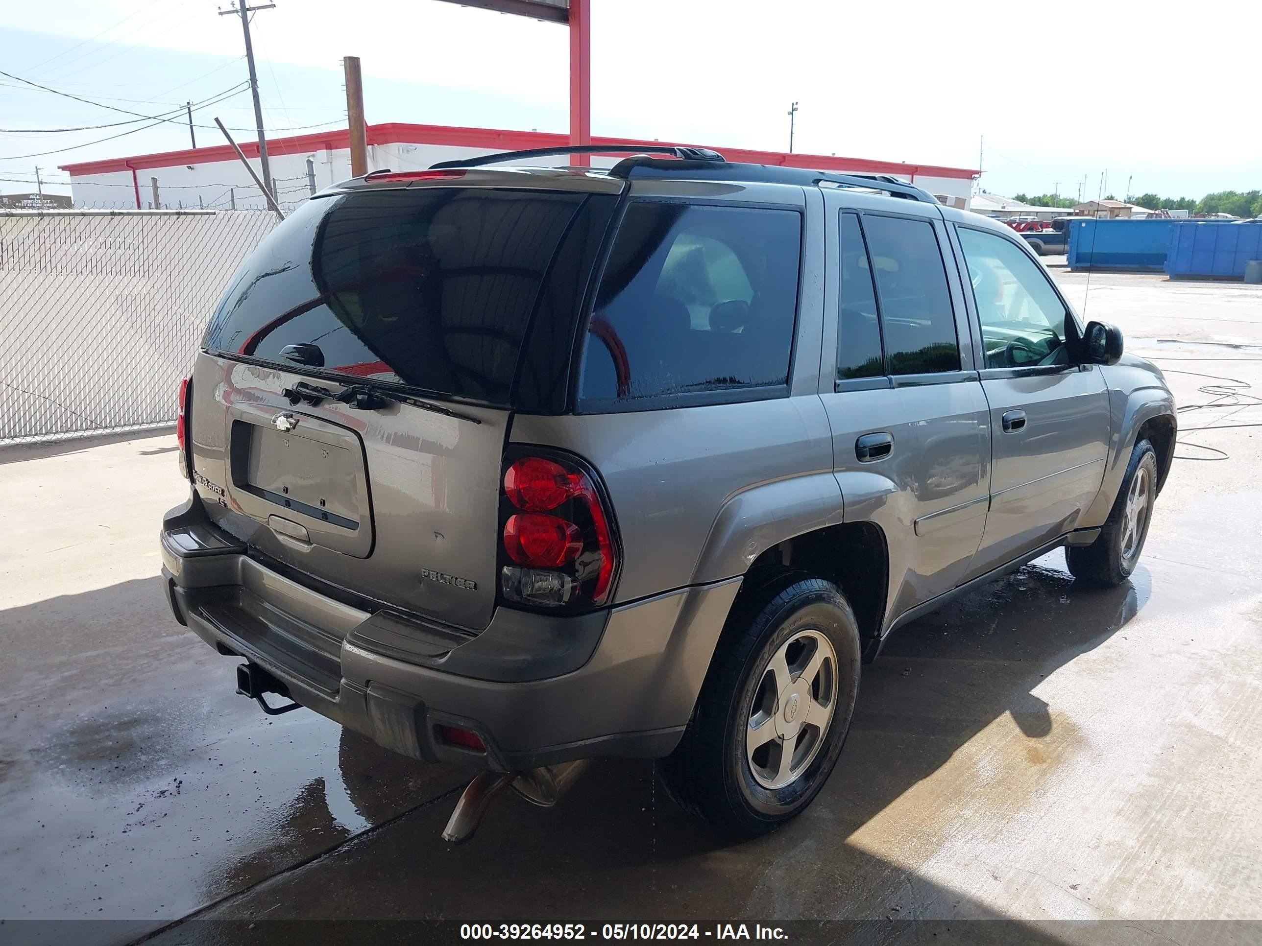 Photo 3 VIN: 1GNDS13SX62189369 - CHEVROLET TRAILBLAZER 