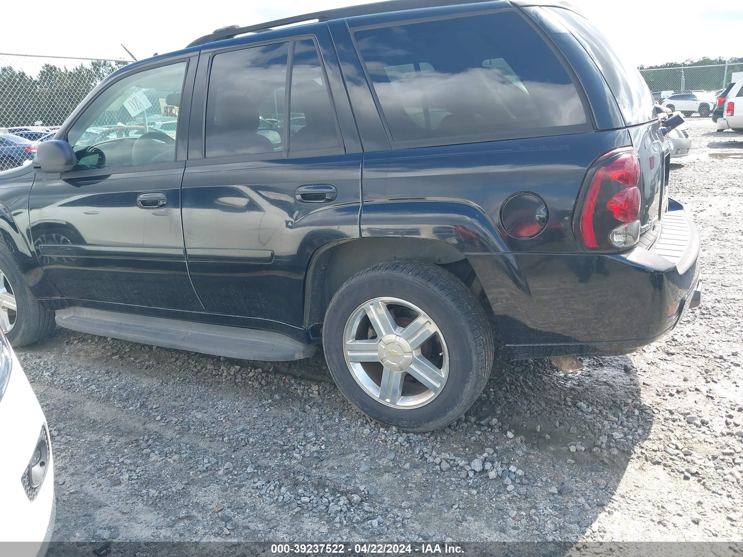 Photo 2 VIN: 1GNDS13SX72212814 - CHEVROLET TRAILBLAZER 