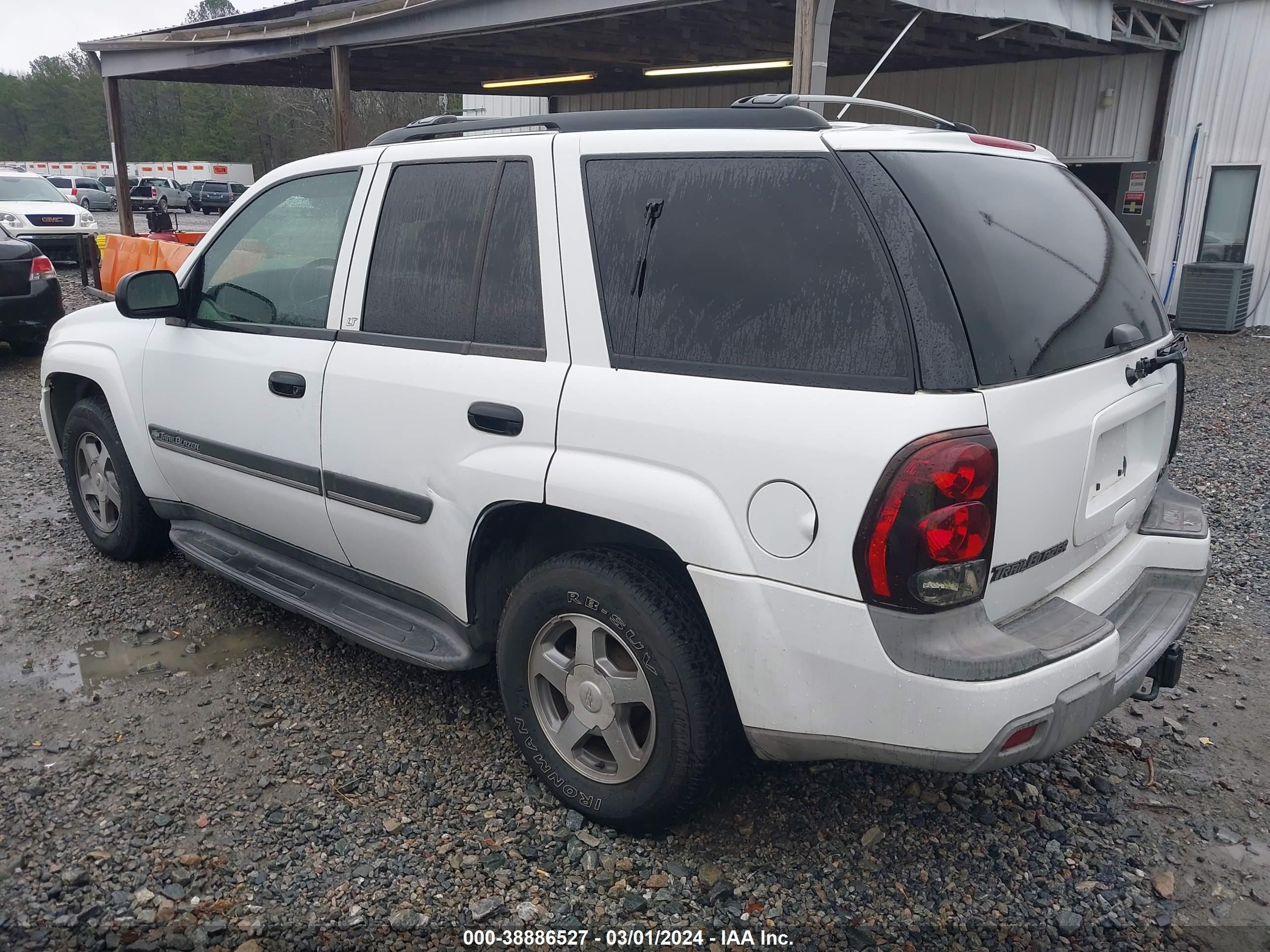 Photo 2 VIN: 1GNDT13S022180400 - CHEVROLET TRAILBLAZER 