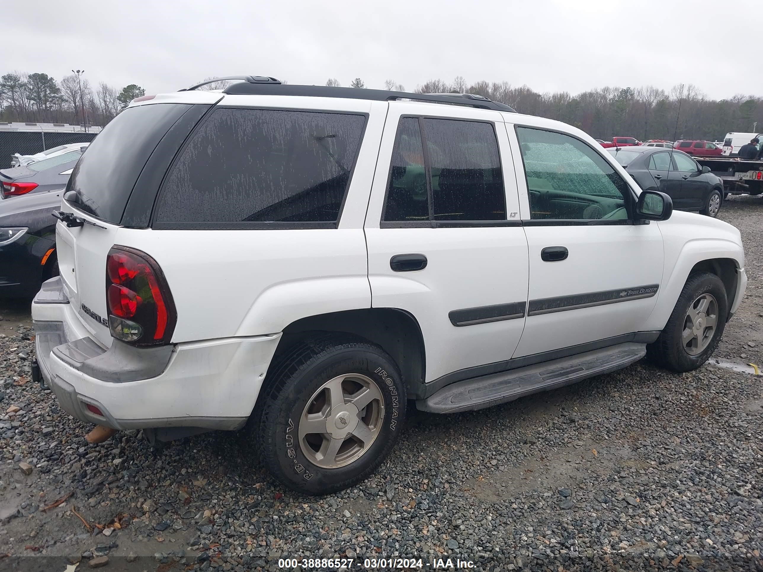 Photo 3 VIN: 1GNDT13S022180400 - CHEVROLET TRAILBLAZER 