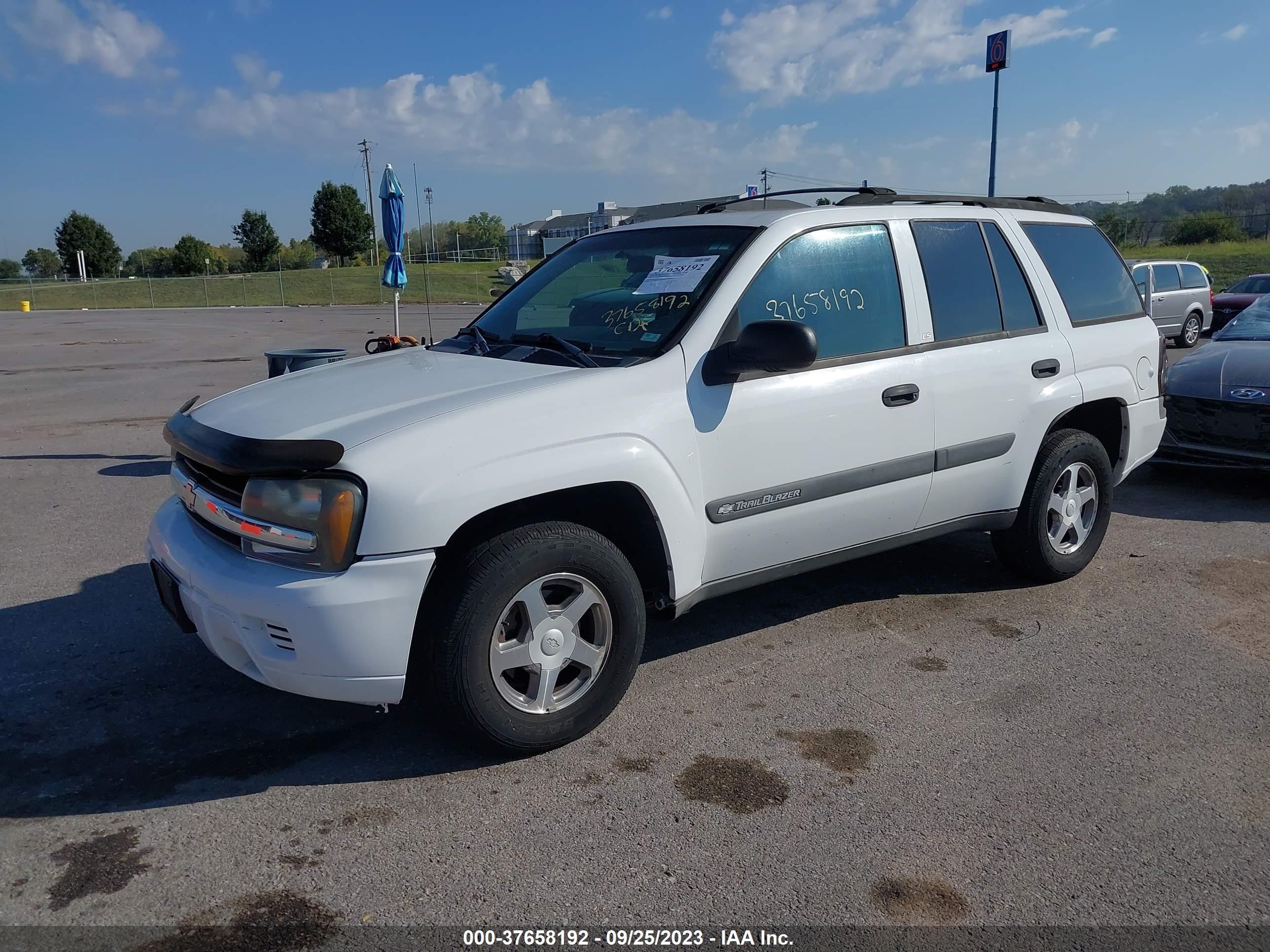 Photo 1 VIN: 1GNDT13S042247676 - CHEVROLET TRAILBLAZER 