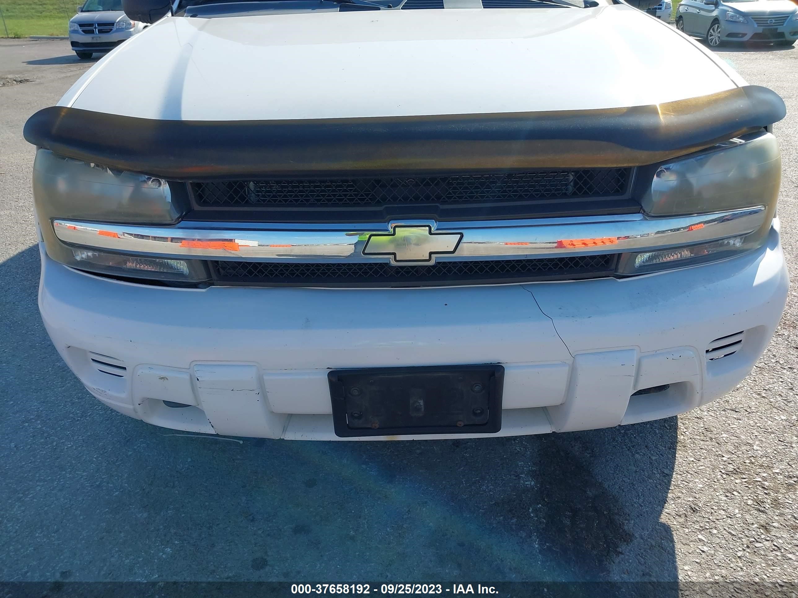 Photo 5 VIN: 1GNDT13S042247676 - CHEVROLET TRAILBLAZER 