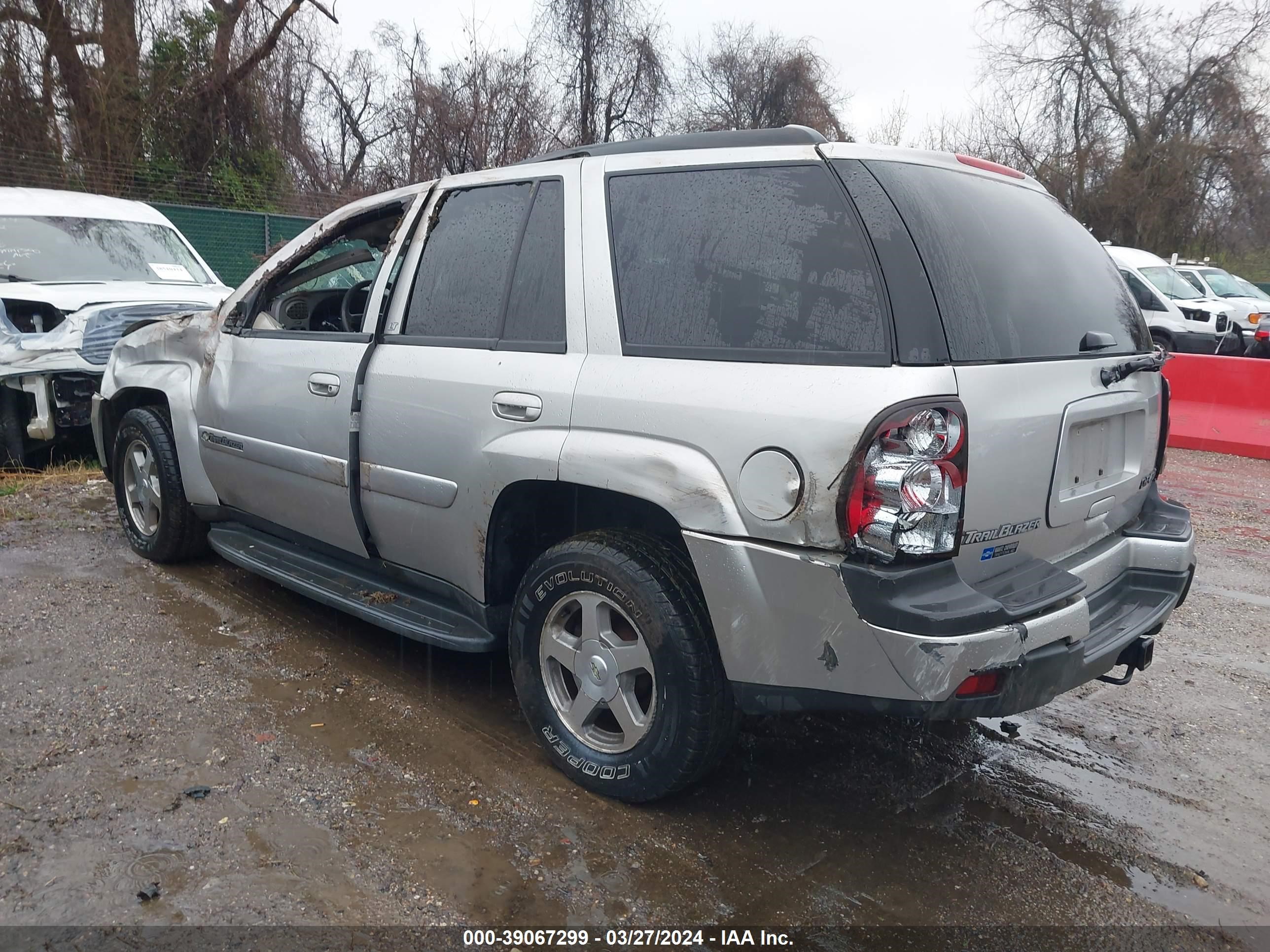 Photo 2 VIN: 1GNDT13S042343159 - CHEVROLET TRAILBLAZER 