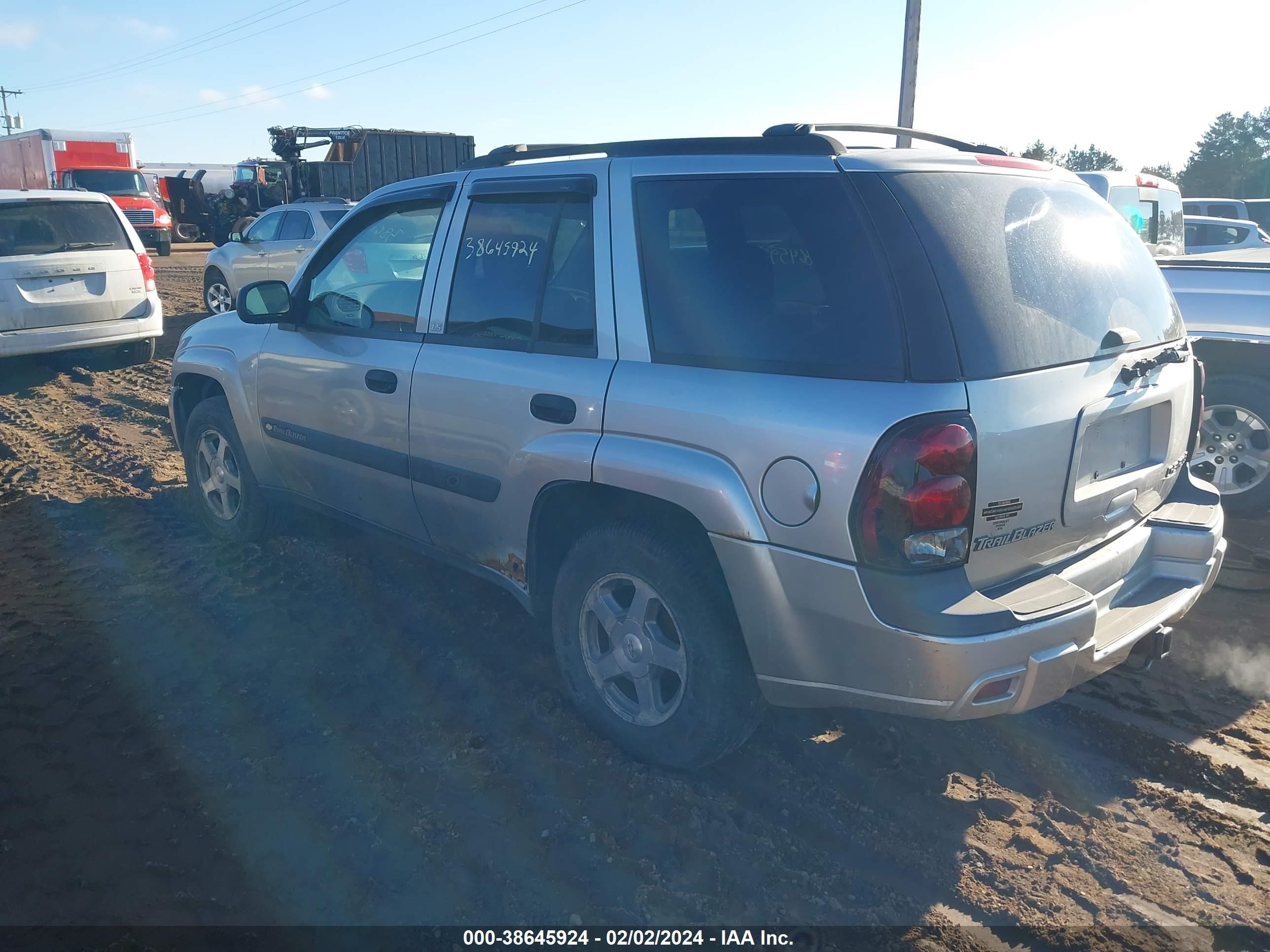 Photo 2 VIN: 1GNDT13S042346191 - CHEVROLET TRAILBLAZER 