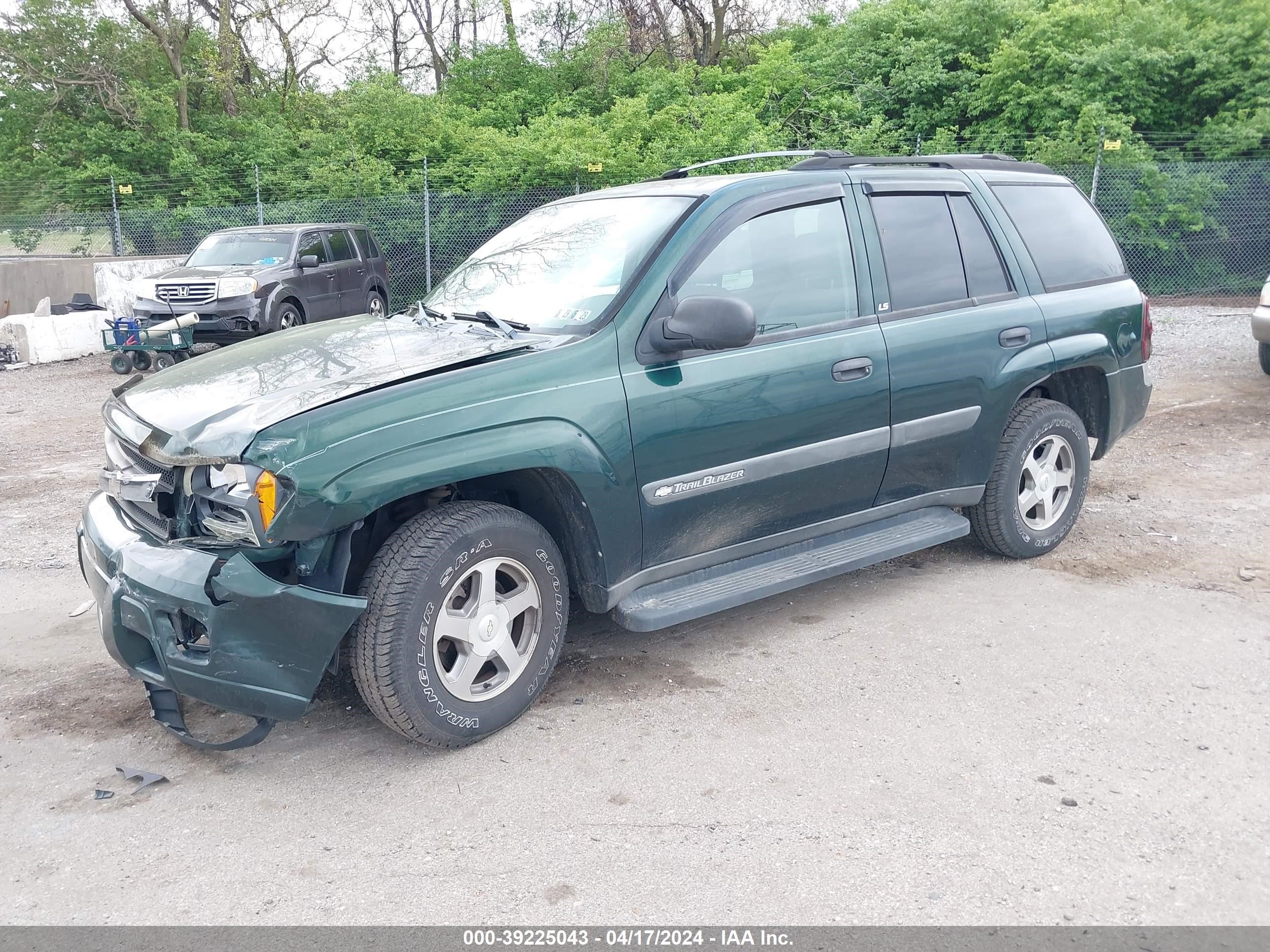 Photo 1 VIN: 1GNDT13S042437235 - CHEVROLET TRAILBLAZER 