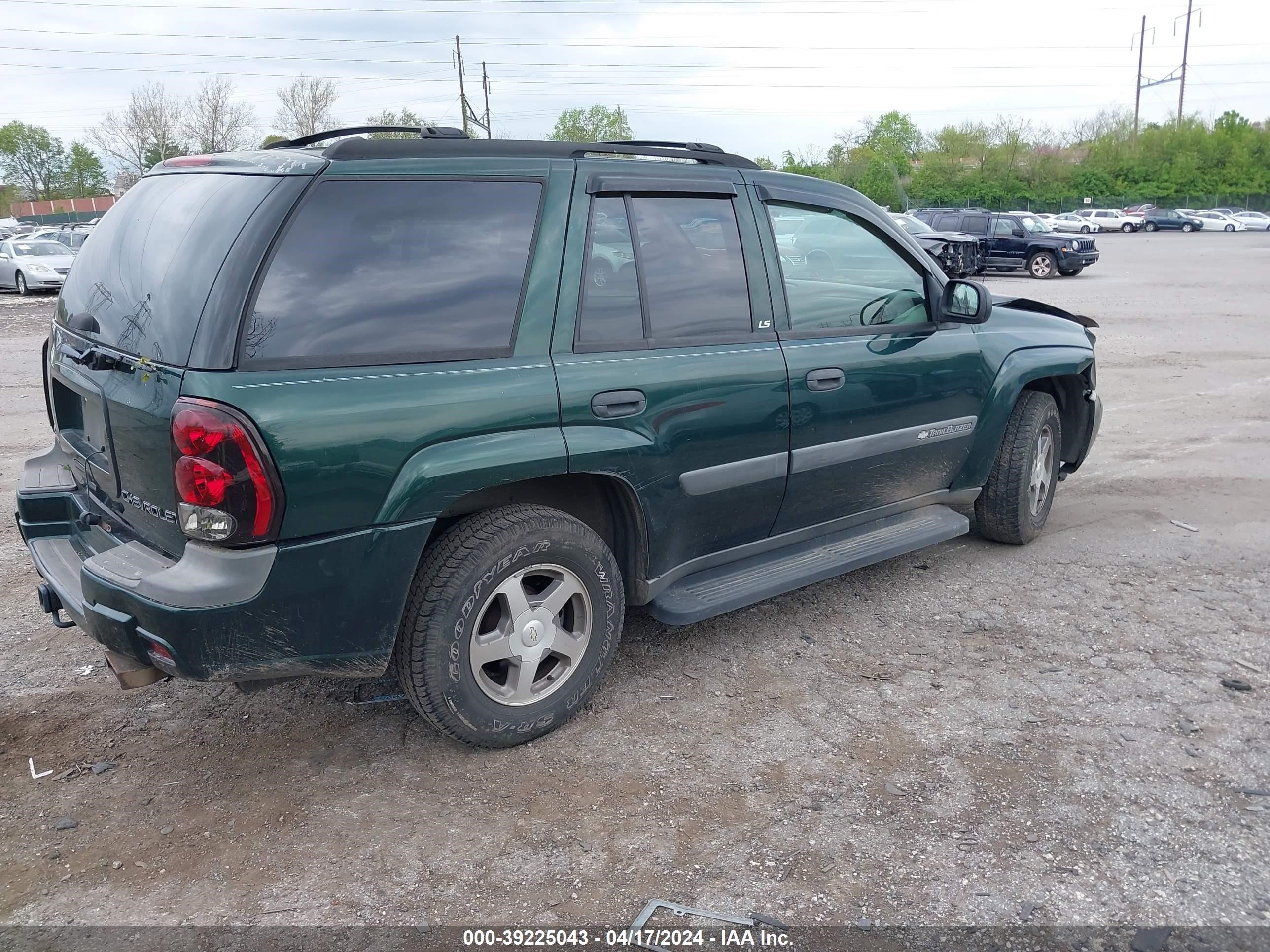 Photo 3 VIN: 1GNDT13S042437235 - CHEVROLET TRAILBLAZER 