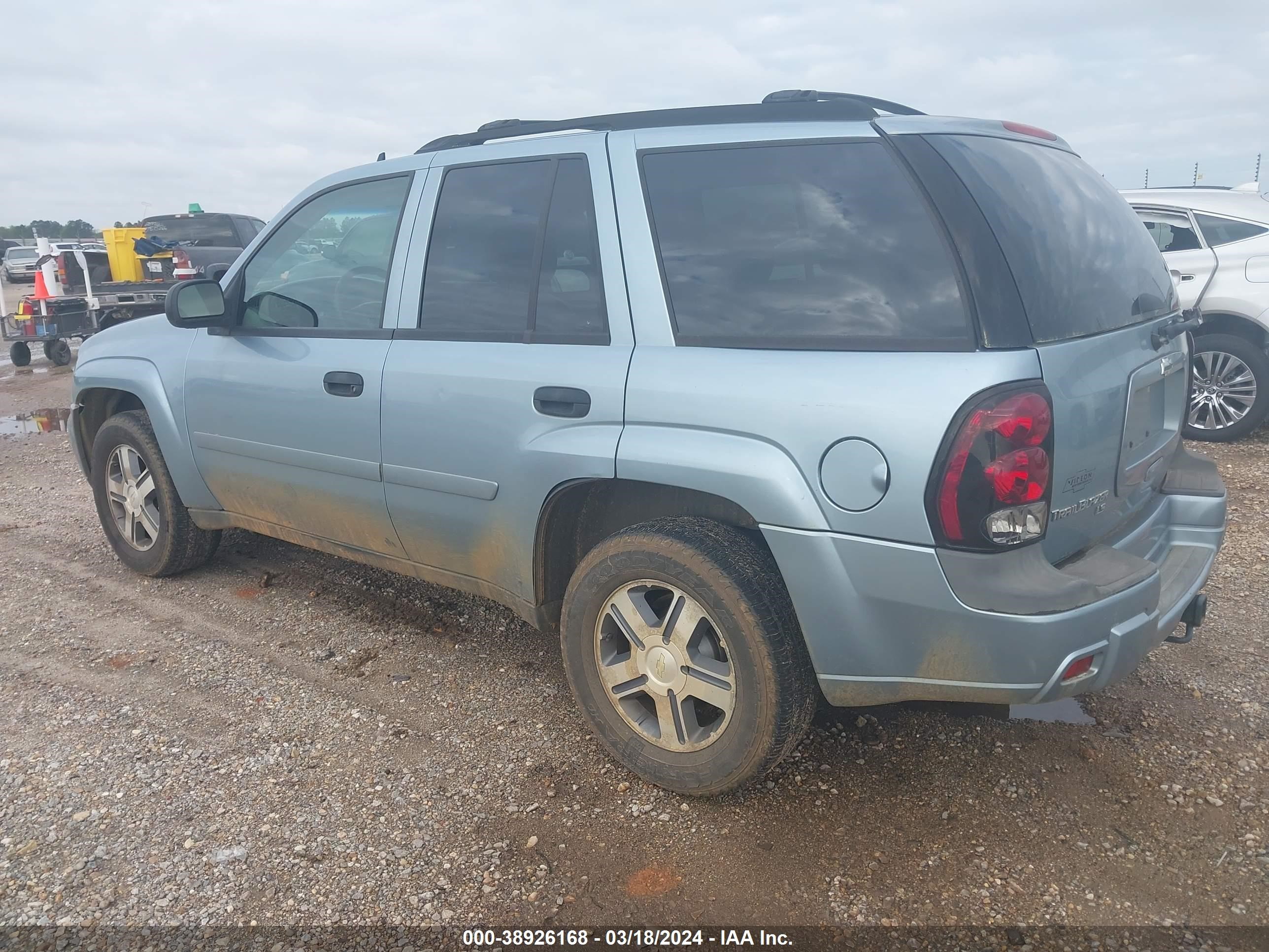 Photo 2 VIN: 1GNDT13S062323156 - CHEVROLET TRAILBLAZER 