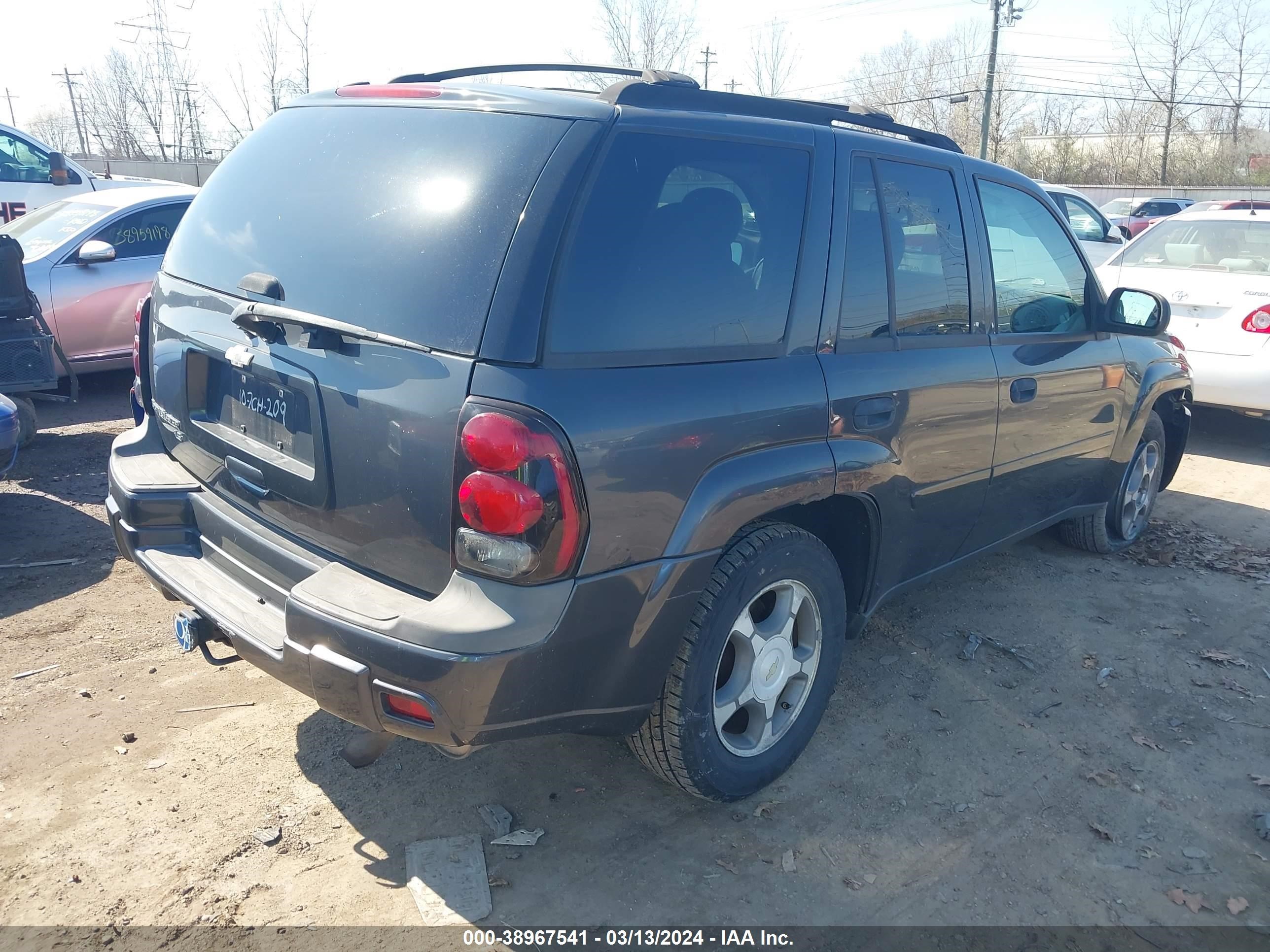 Photo 3 VIN: 1GNDT13S072102528 - CHEVROLET TRAILBLAZER 